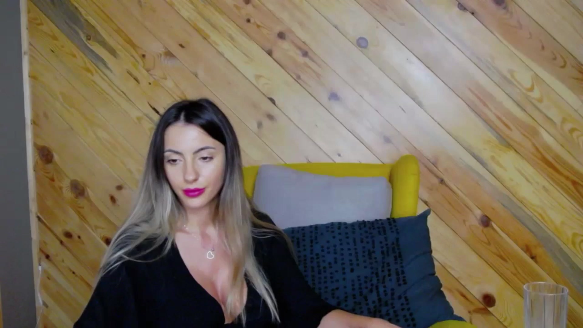 Gallery image thumbnail from Blonde_Ashley's myfreecams stream on, 12/05/2025, 23:16 image 16 of 20