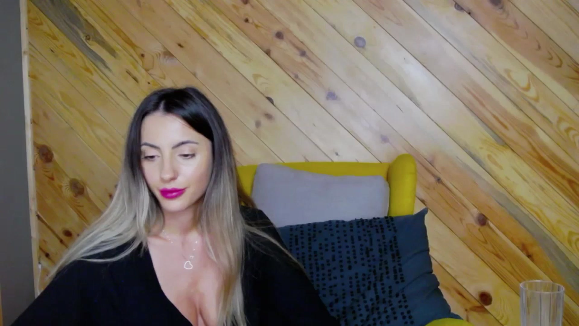 Gallery image thumbnail from Blonde_Ashley's myfreecams stream on, 12/05/2025, 23:16 image 10 of 20