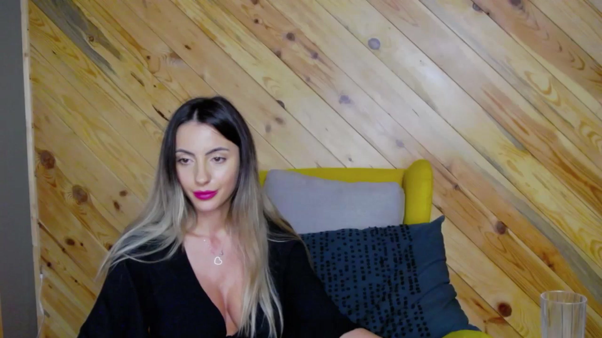 Gallery image thumbnail from Blonde_Ashley's myfreecams stream on, 12/05/2025, 23:16 image 14 of 20