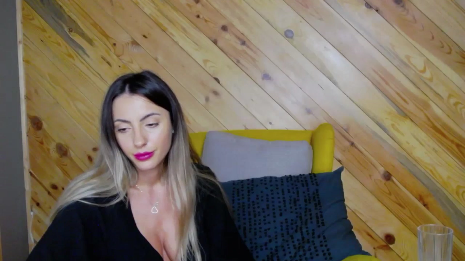 Gallery image thumbnail from Blonde_Ashley's myfreecams stream on, 12/05/2025, 23:16 image 8 of 20