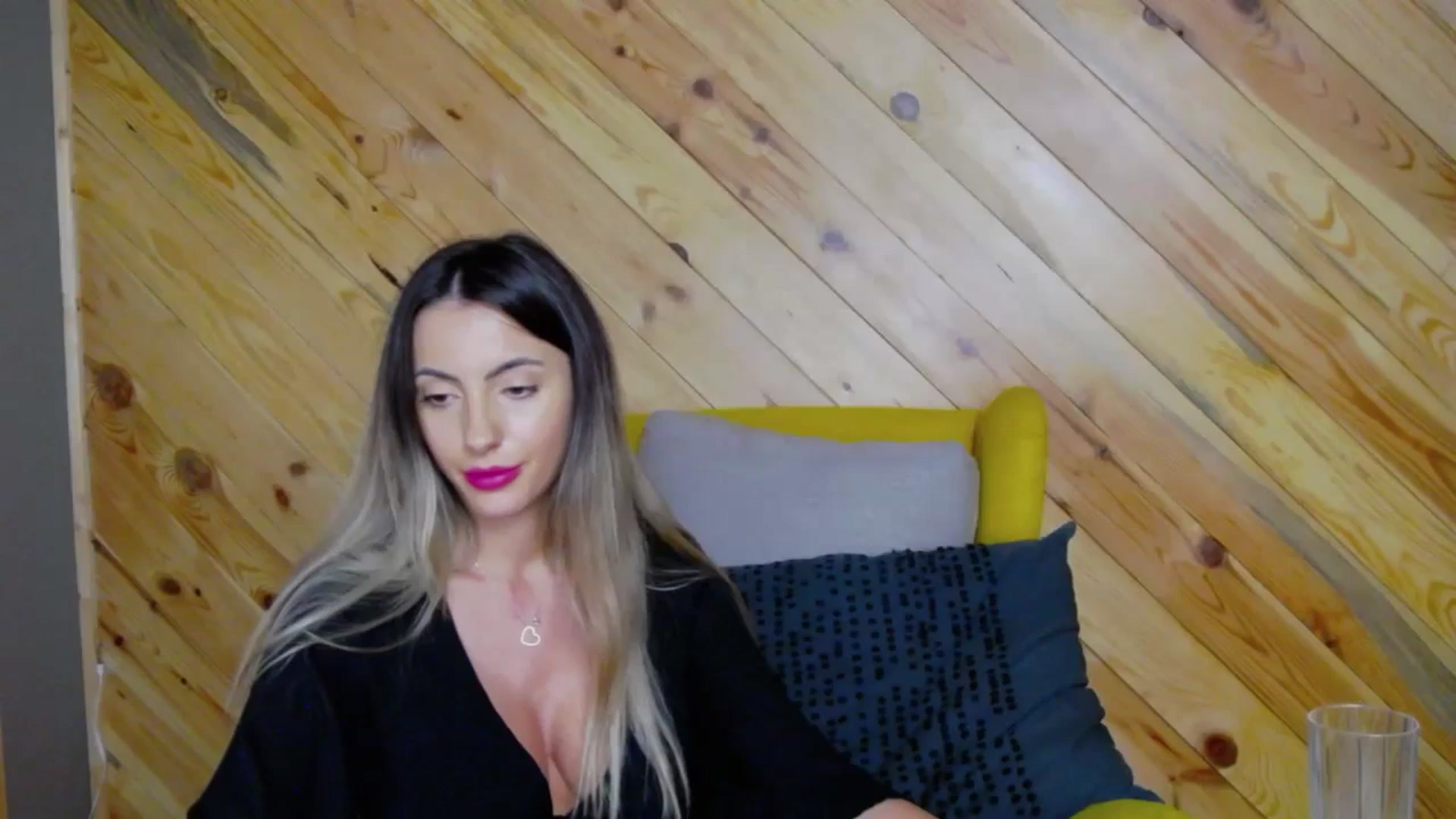 Gallery image thumbnail from Blonde_Ashley's myfreecams stream on, 12/05/2025, 23:16 image 15 of 20