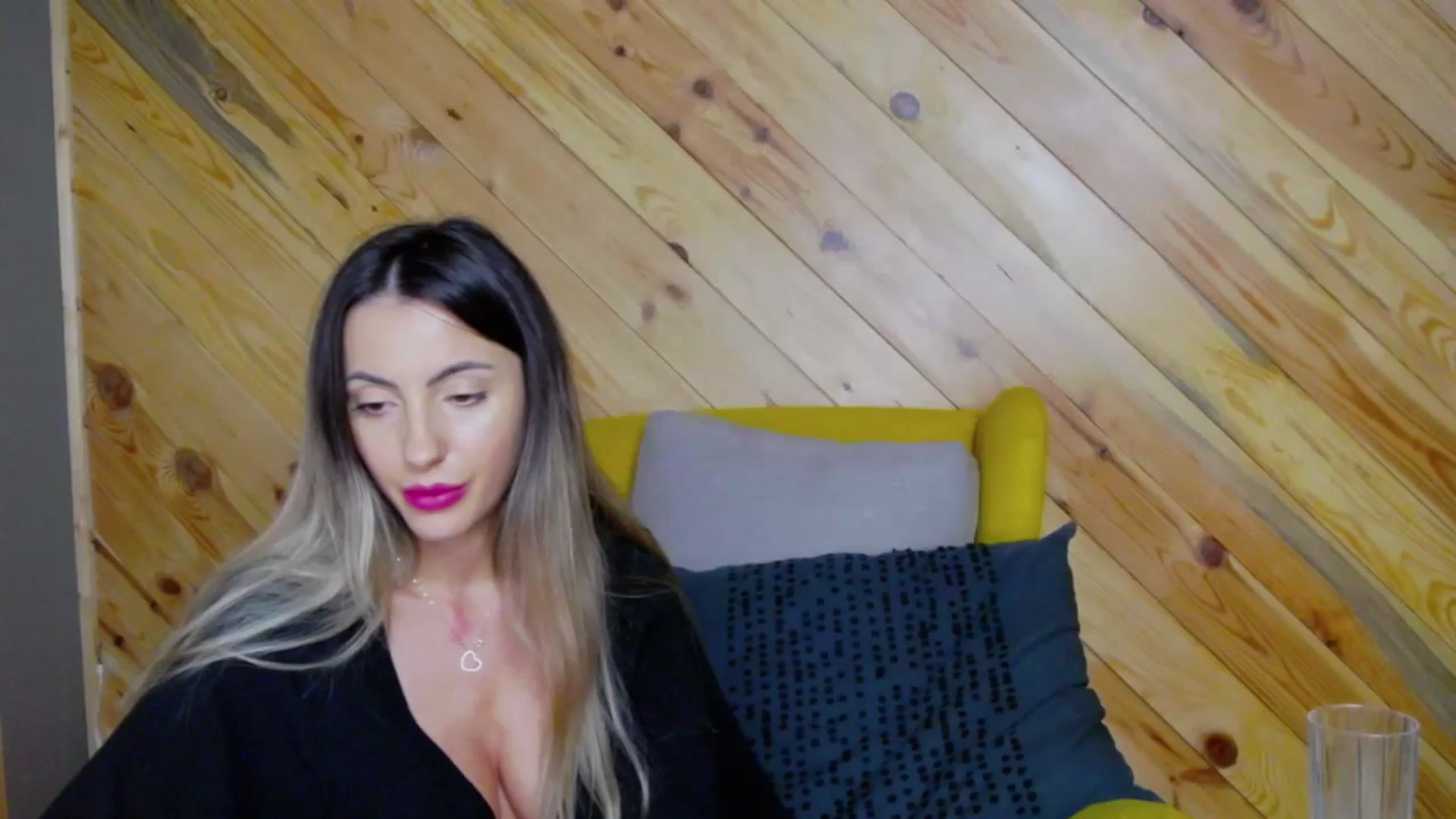 Gallery image thumbnail from Blonde_Ashley's myfreecams stream on, 12/05/2025, 23:16 image 13 of 20