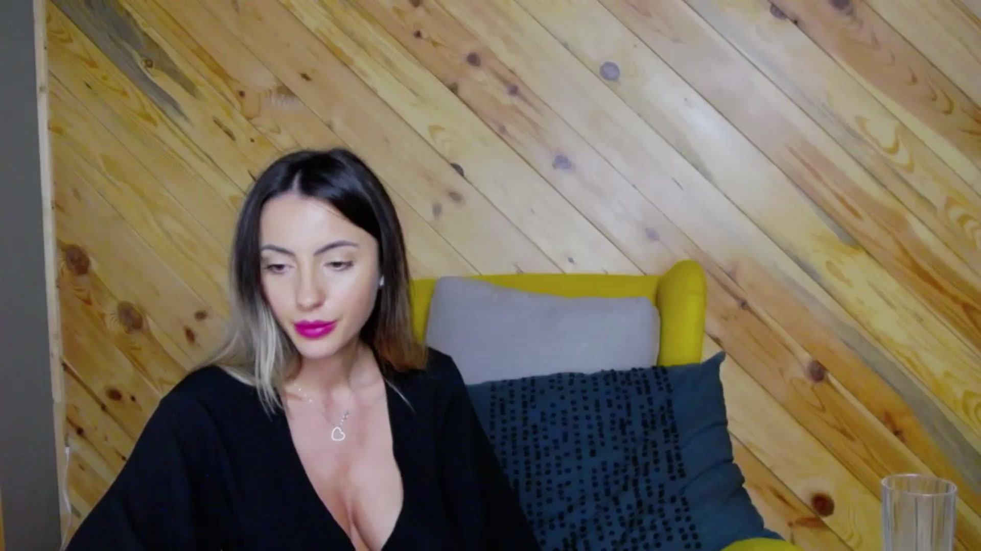 Gallery image thumbnail from Blonde_Ashley's myfreecams stream on, 12/05/2025, 23:16 image 5 of 20