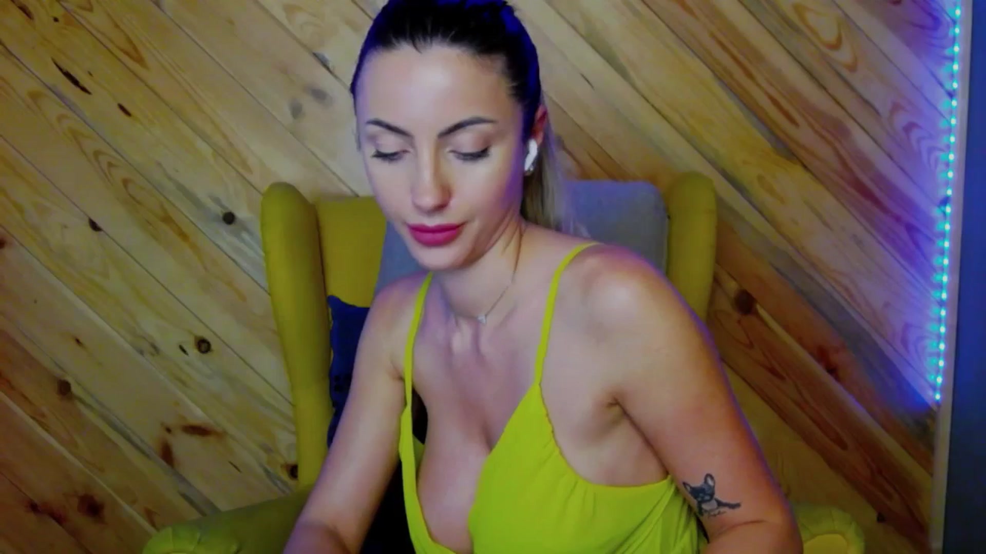 Gallery image thumbnail from Blonde_Ashley's myfreecams stream on, 01/16/2026, 22:33 image 10 of 20