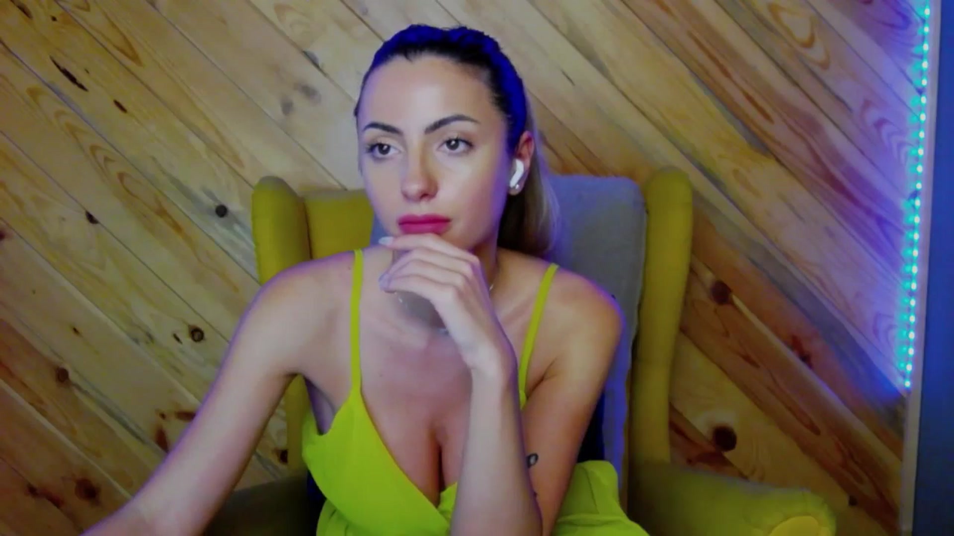 Gallery image thumbnail from Blonde_Ashley's myfreecams stream on, 01/16/2026, 22:33 image 14 of 20