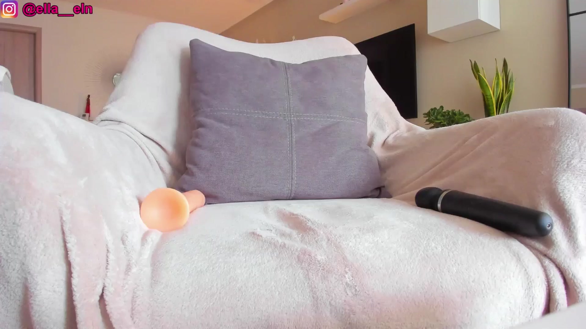 Gallery image thumbnail from Blonde_Elle's myfreecams stream on, 04/04/2025, 11:18 image 18 of 20
