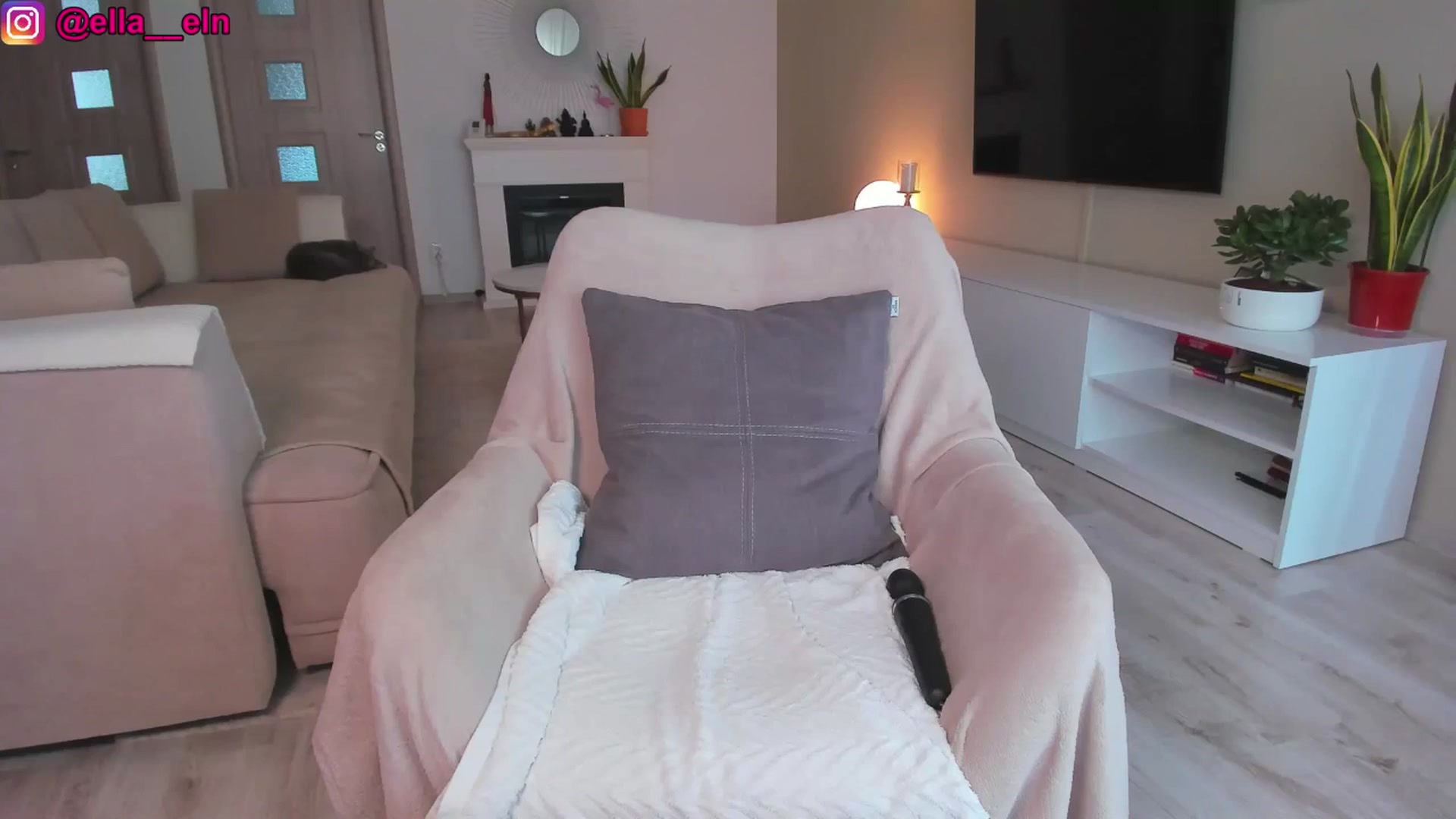 Gallery image thumbnail from Blonde_Elle's myfreecams stream on, 04/12/2025, 08:52 image 13 of 20