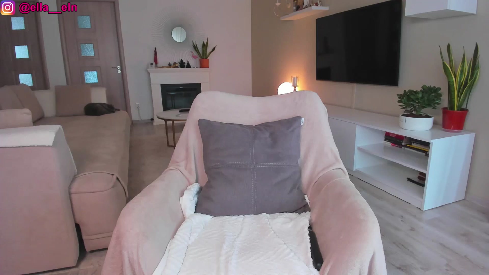 Gallery image thumbnail from Blonde_Elle's myfreecams stream on, 04/12/2025, 08:52 image 9 of 20