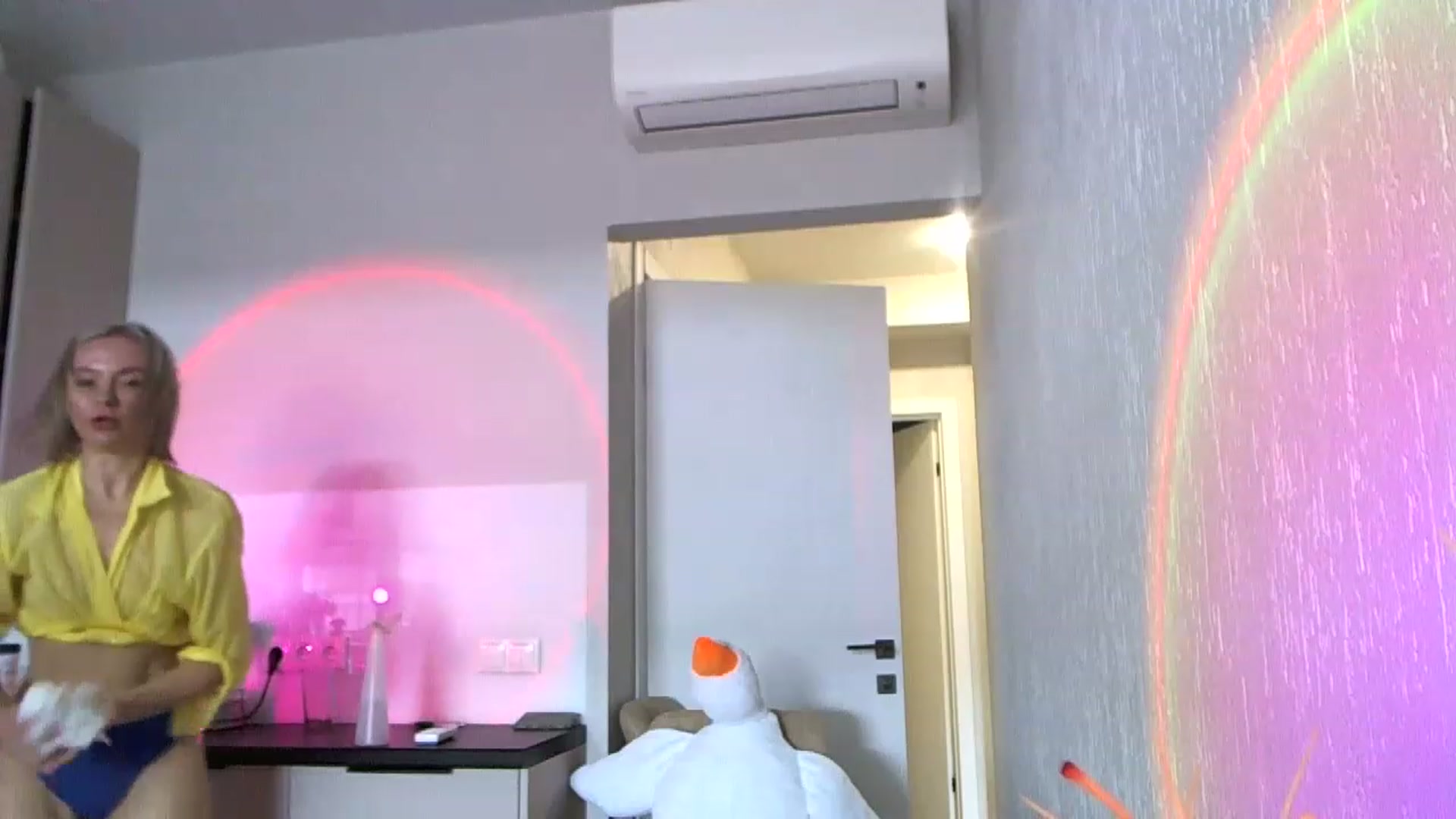 Gallery image thumbnail from Blonde_Inside's myfreecams stream on, 07/31/2023, 08:44 image 12 of 20