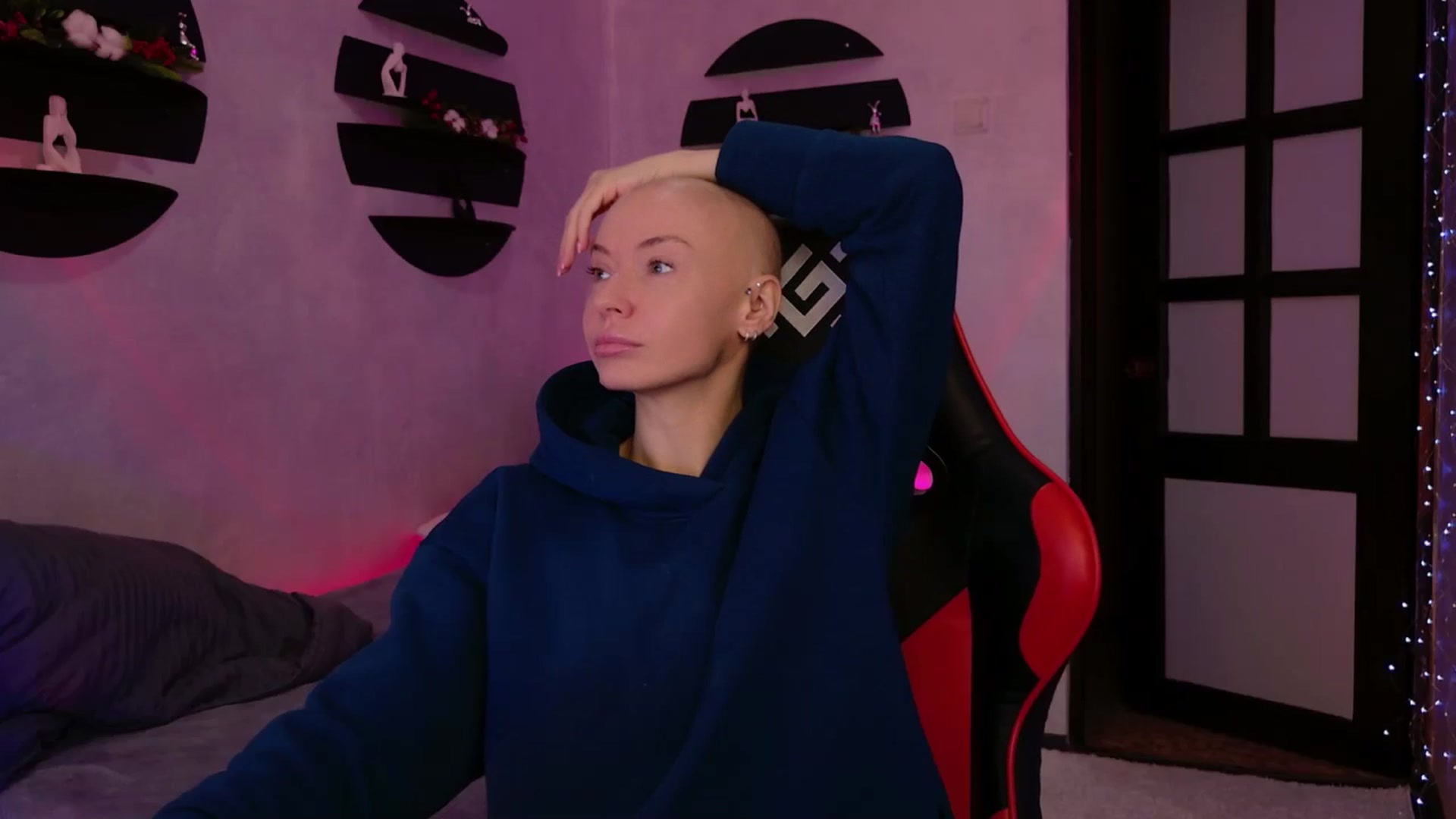 Gallery image thumbnail from Blonde_Inside's myfreecams stream on, 12/23/2024, 01:59 image 12 of 20