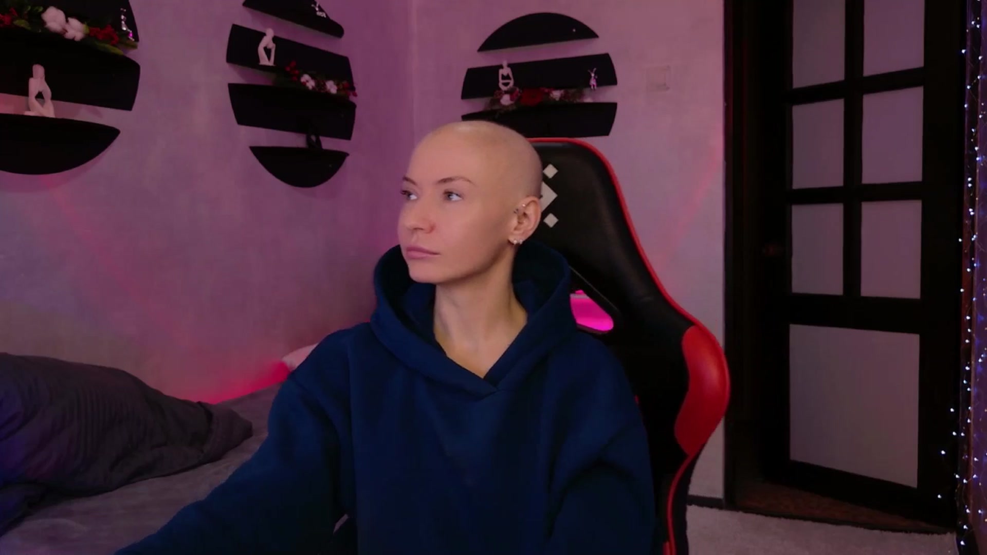 Gallery image thumbnail from Blonde_Inside's myfreecams stream on, 12/23/2024, 01:59 image 13 of 20