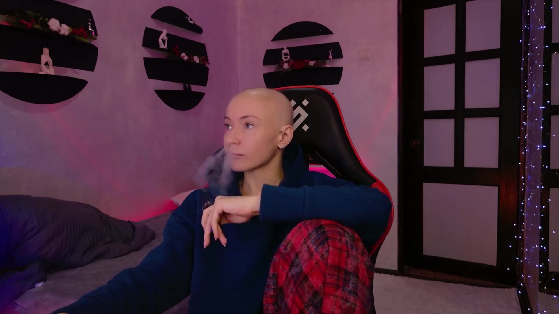Gallery image thumbnail from Blonde_Inside's myfreecams stream on, 12/23/2024, 01:59 image 7 of 20
