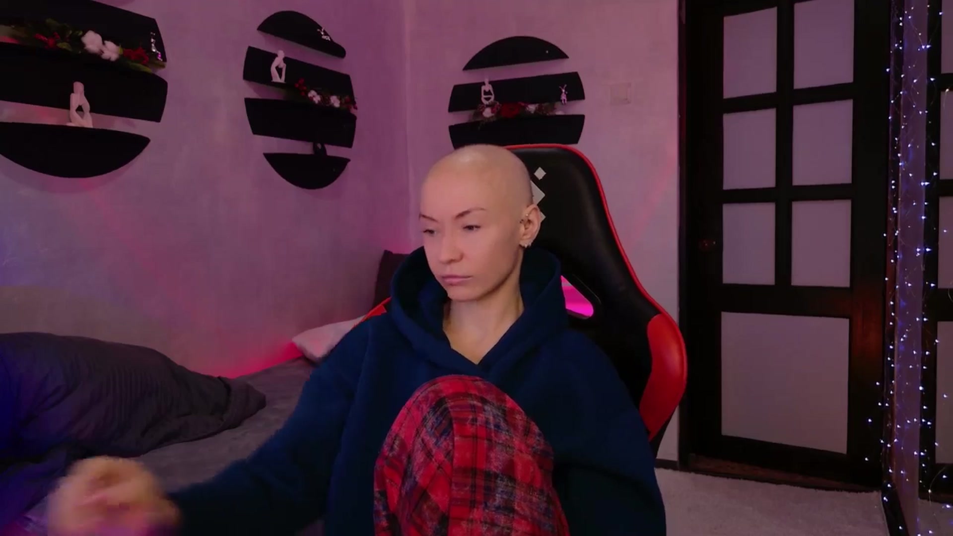 Gallery image thumbnail from Blonde_Inside's myfreecams stream on, 12/23/2024, 01:59 image 6 of 20