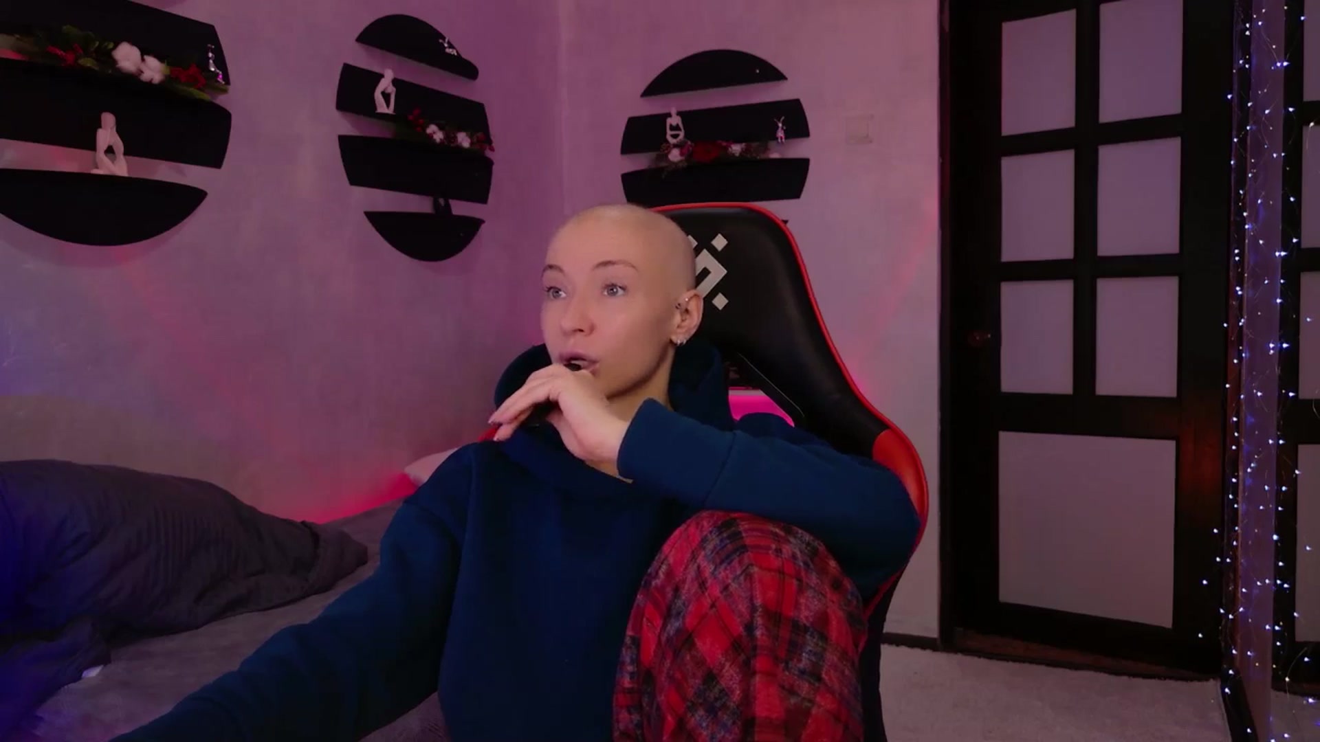 Gallery image thumbnail from Blonde_Inside's myfreecams stream on, 12/23/2024, 01:59 image 3 of 20