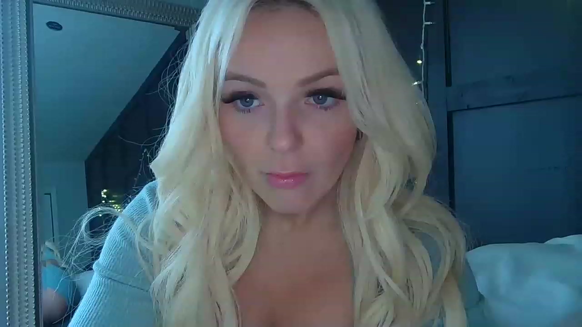 Gallery image thumbnail from Blondebabe_1's myfreecams stream on, 12/19/2022, 18:43 image 1 of 20