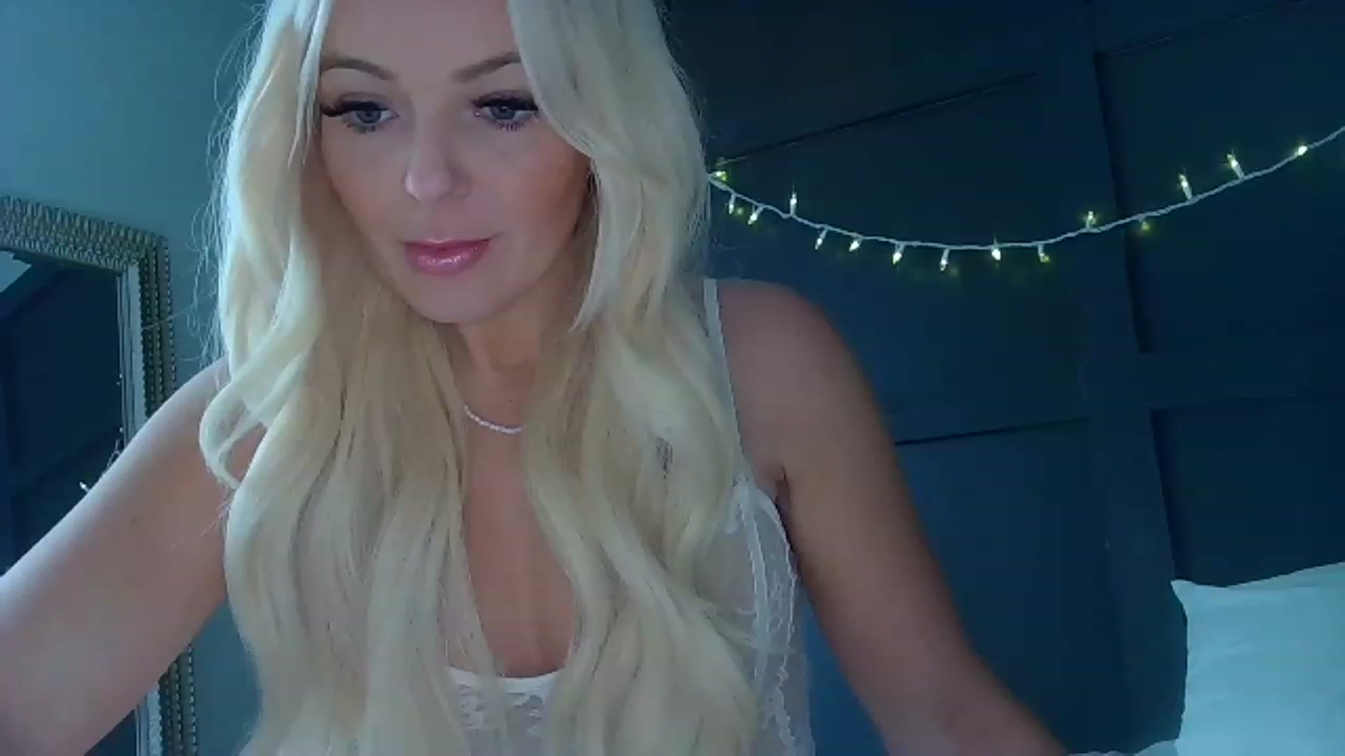 Gallery image thumbnail from Blondebabe_1's myfreecams stream on, 12/21/2022, 18:50 image 1 of 20