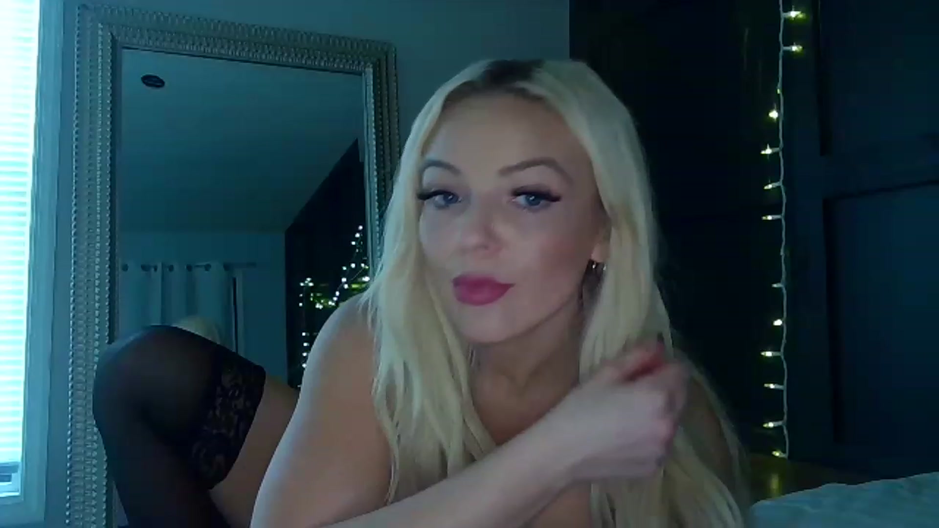 Gallery image thumbnail from Blondebabe_1's myfreecams stream on, 12/22/2022, 18:48 image 18 of 20