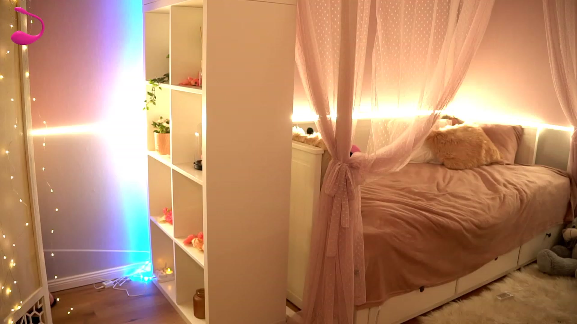 Gallery image thumbnail from Blondebbygirl's myfreecams stream on, 11/18/2022, 19:16 image 15 of 20