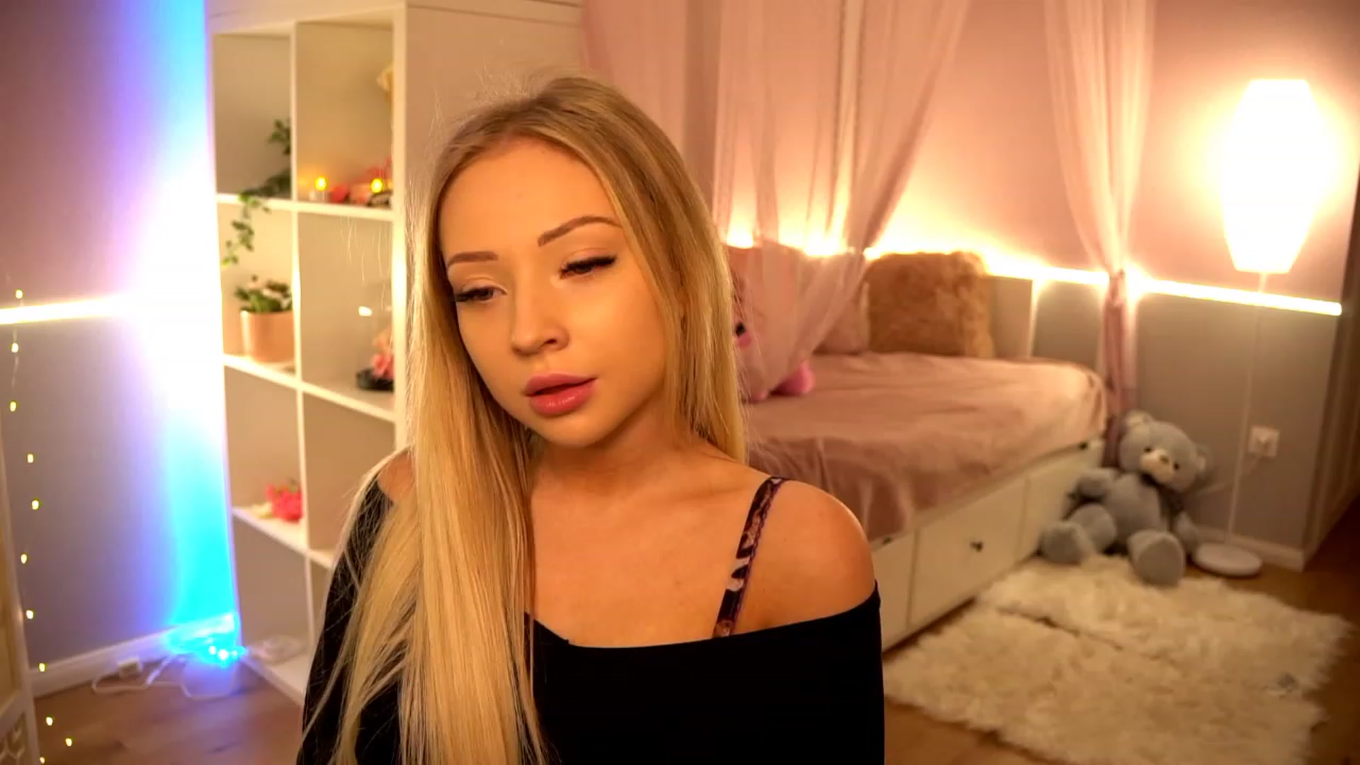 Gallery image thumbnail from Blondebbygirl's myfreecams stream on, 11/20/2022, 14:52 image 2 of 20