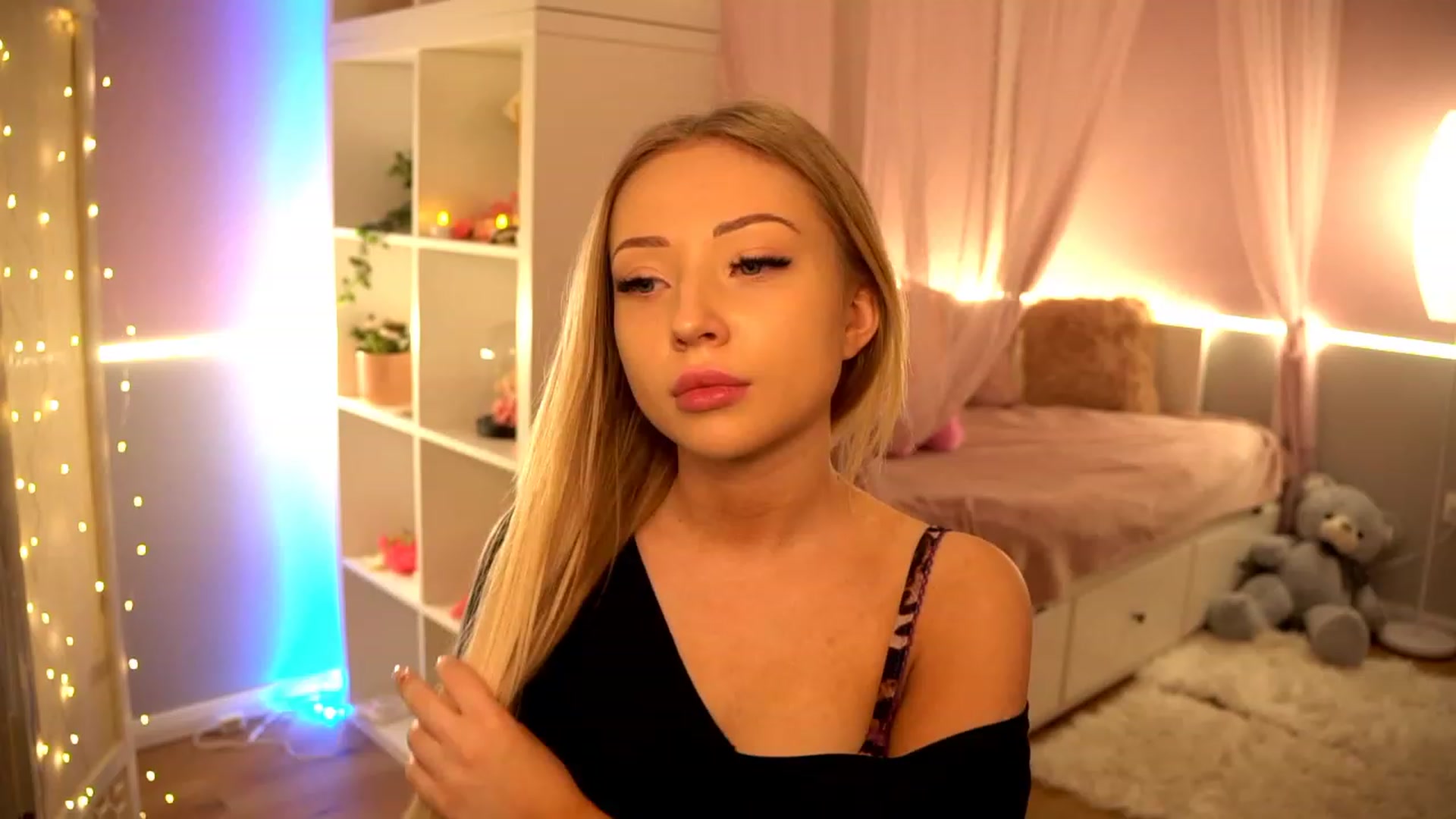 Gallery image thumbnail from Blondebbygirl's myfreecams stream on, 11/20/2022, 14:52 image 12 of 20