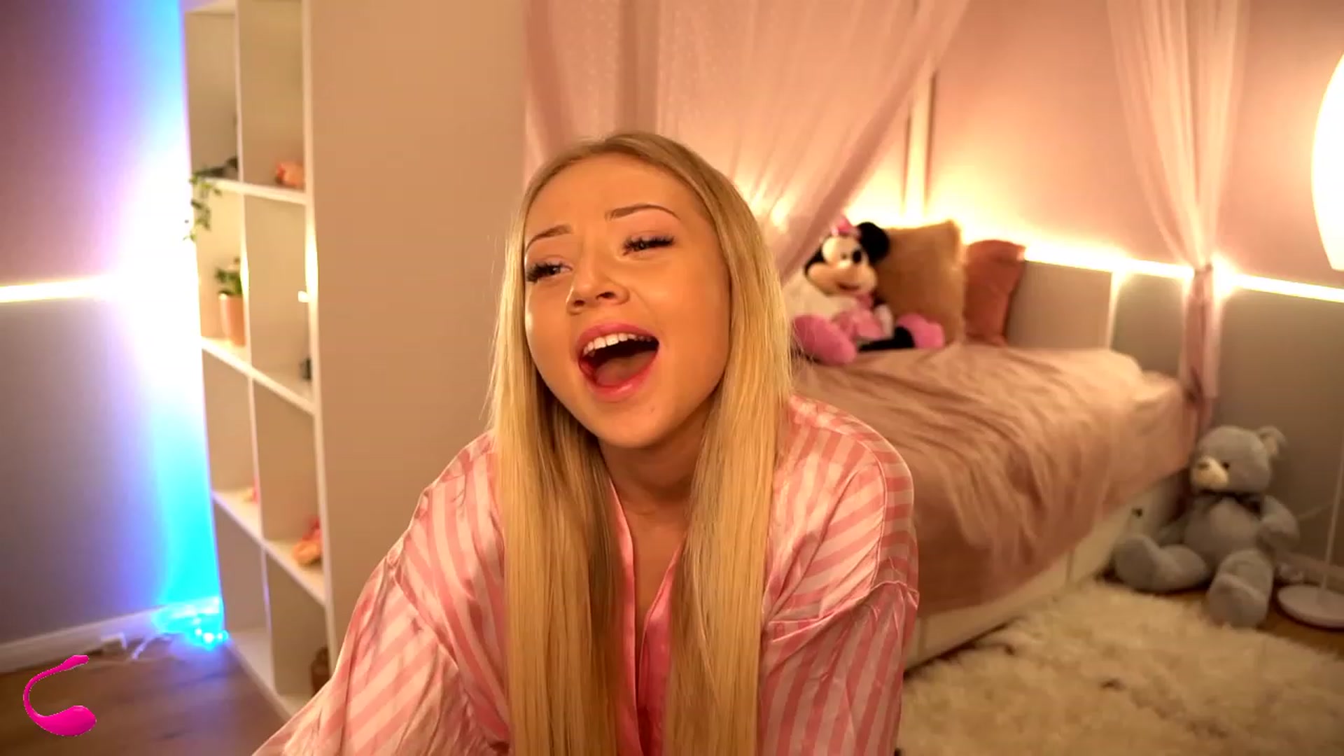 Gallery image thumbnail from Blondebbygirl's myfreecams stream on, 11/24/2022, 22:29 image 18 of 20