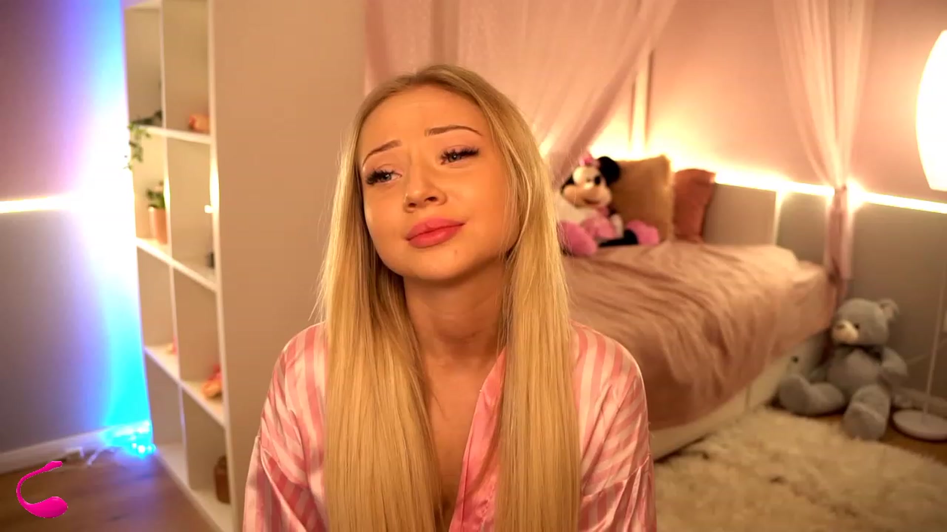 Gallery image thumbnail from Blondebbygirl's myfreecams stream on, 11/24/2022, 22:29 image 19 of 20