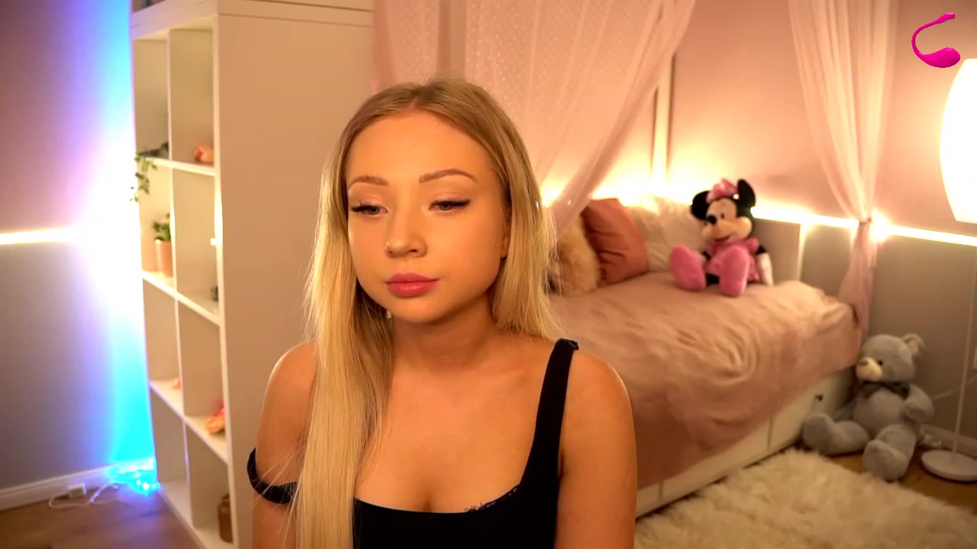 Gallery image thumbnail from Blondebbygirl's myfreecams stream on, 11/25/2022, 19:27 image 3 of 20