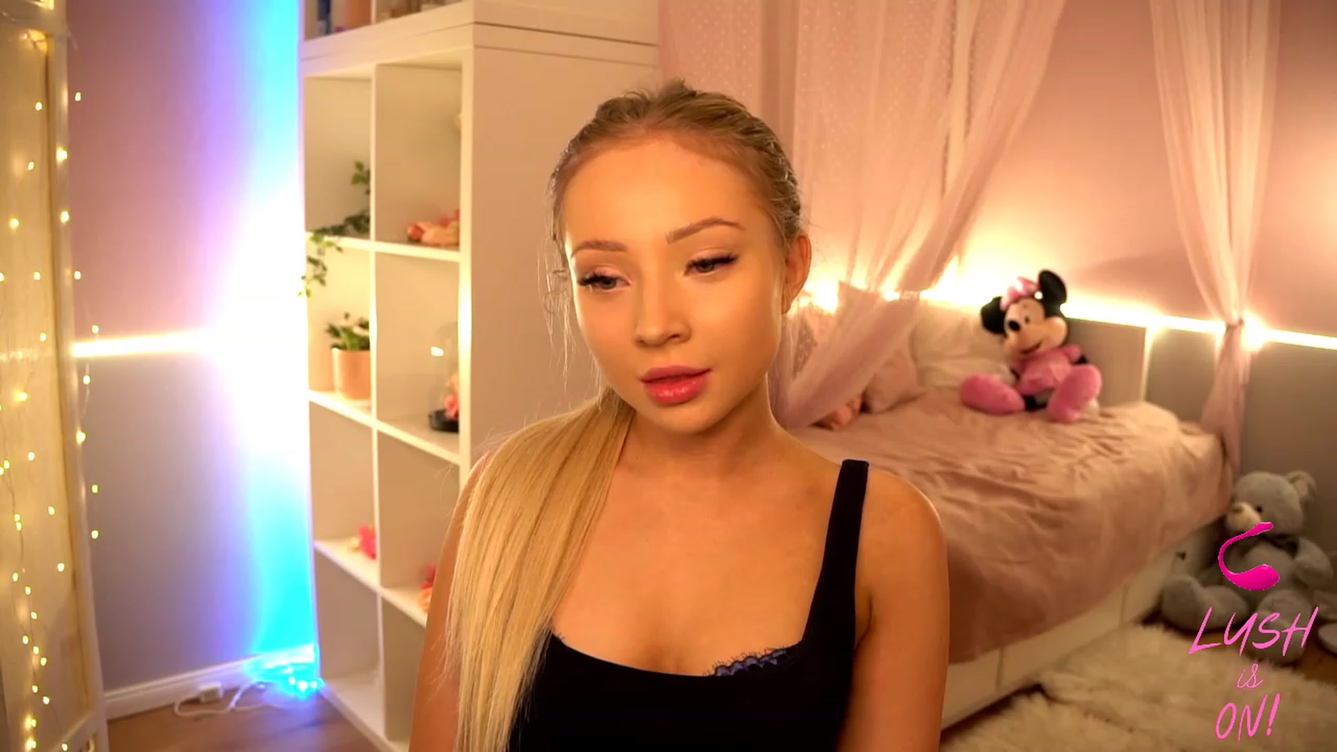 Gallery image thumbnail from Blondebbygirl's myfreecams stream on, 11/25/2022, 21:10 image 10 of 20