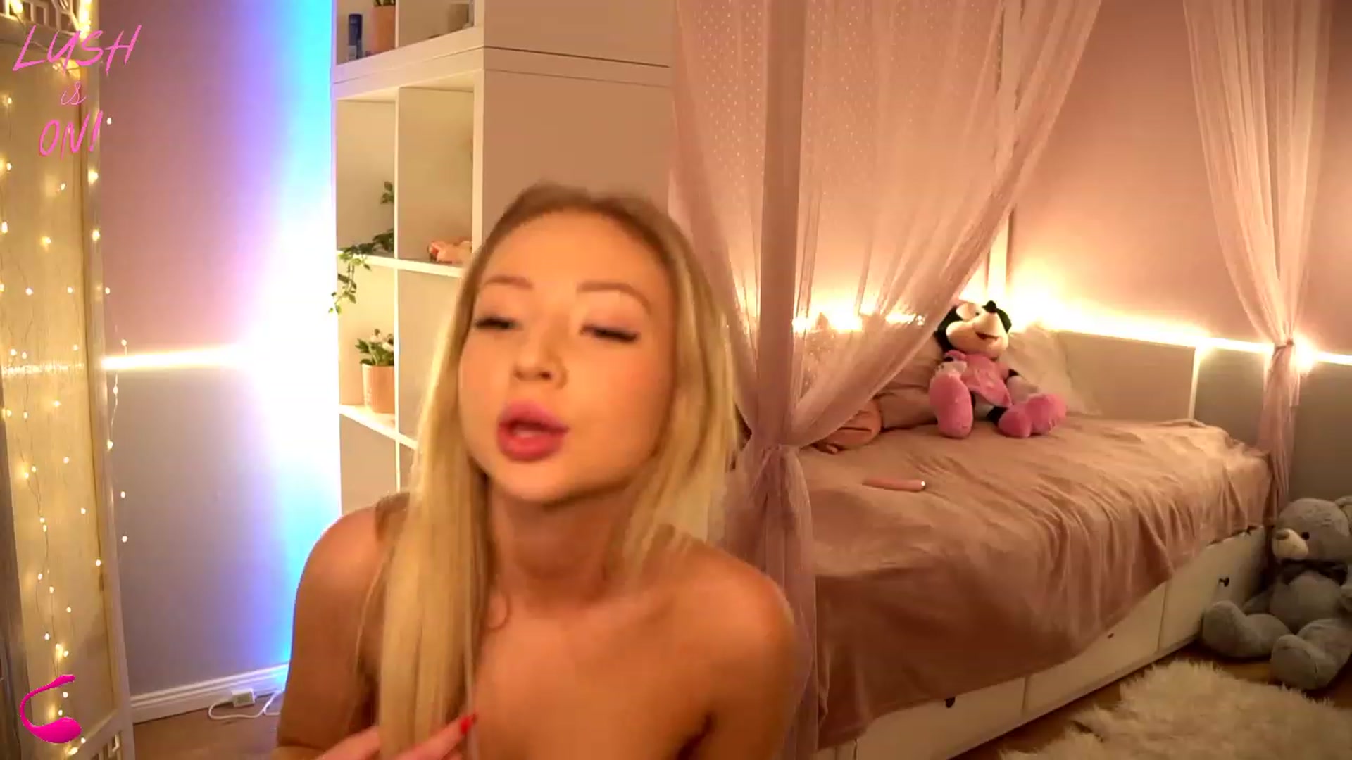 Gallery image thumbnail from Blondebbygirl's myfreecams stream on, 11/26/2022, 14:02 image 18 of 20