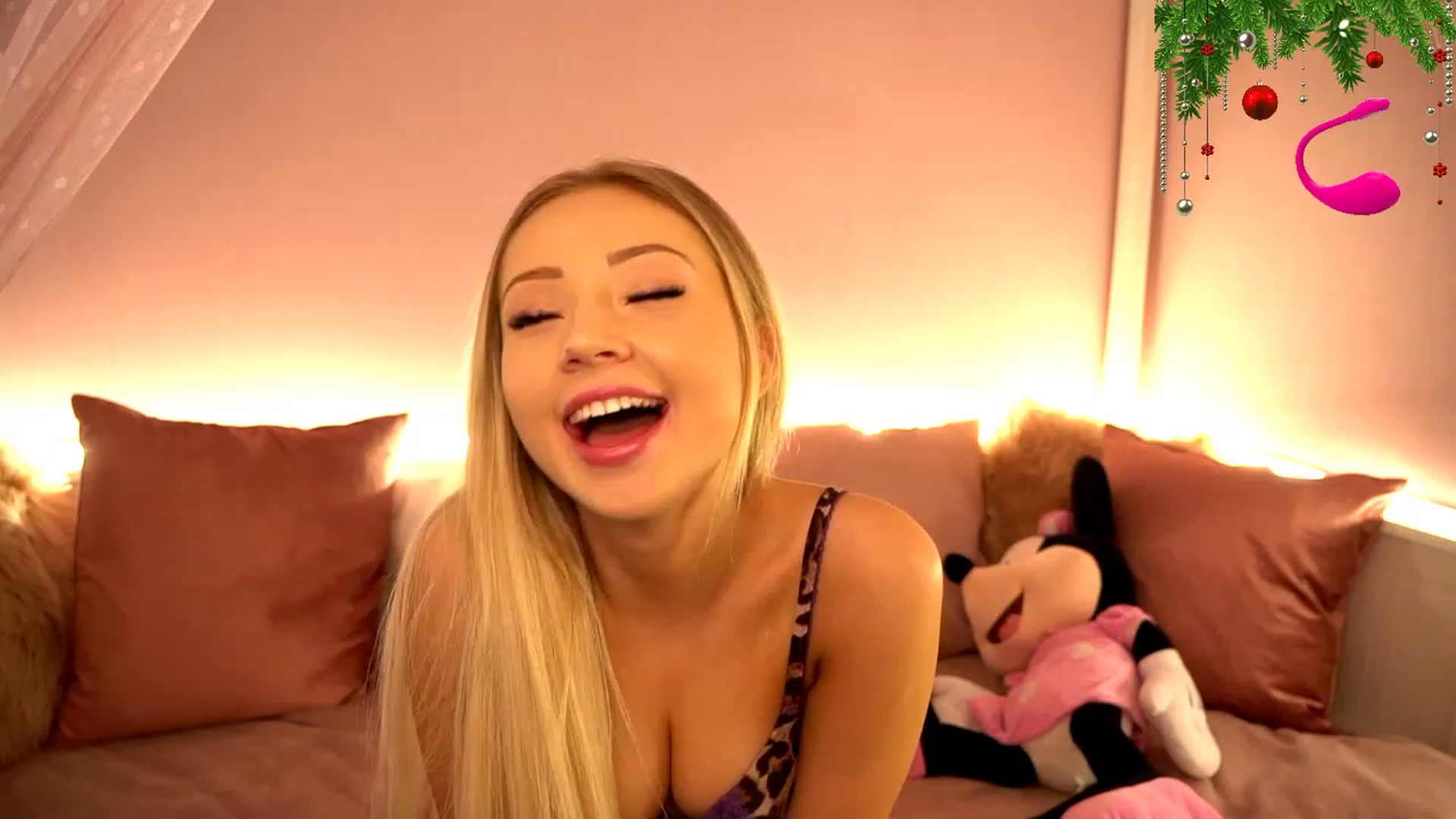 Gallery image thumbnail from Blondebbygirl's myfreecams stream on, 12/02/2022, 12:01 image 4 of 20