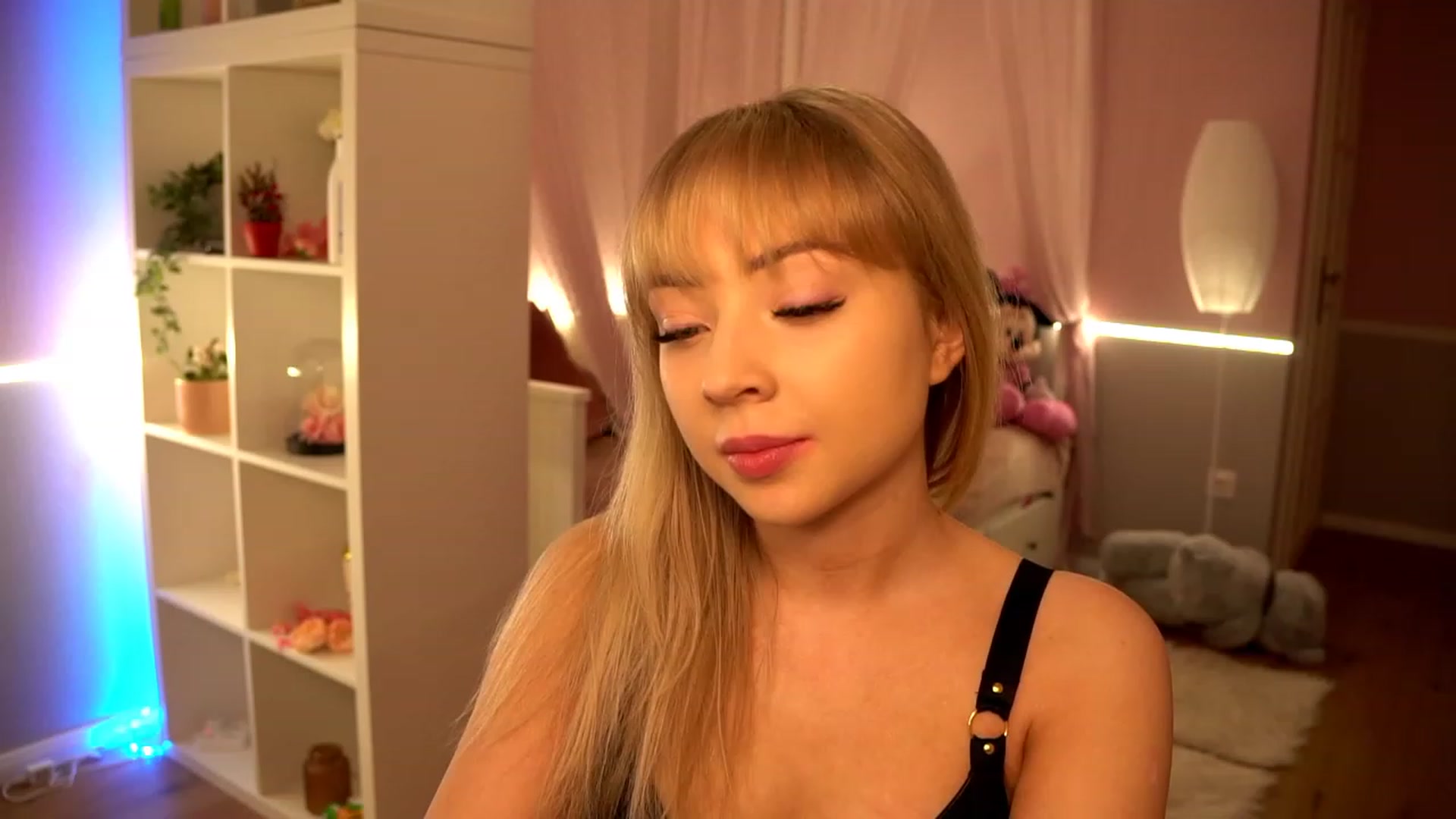 Gallery image thumbnail from Blondebbygirl's myfreecams stream on, 12/15/2022, 10:09 image 3 of 20