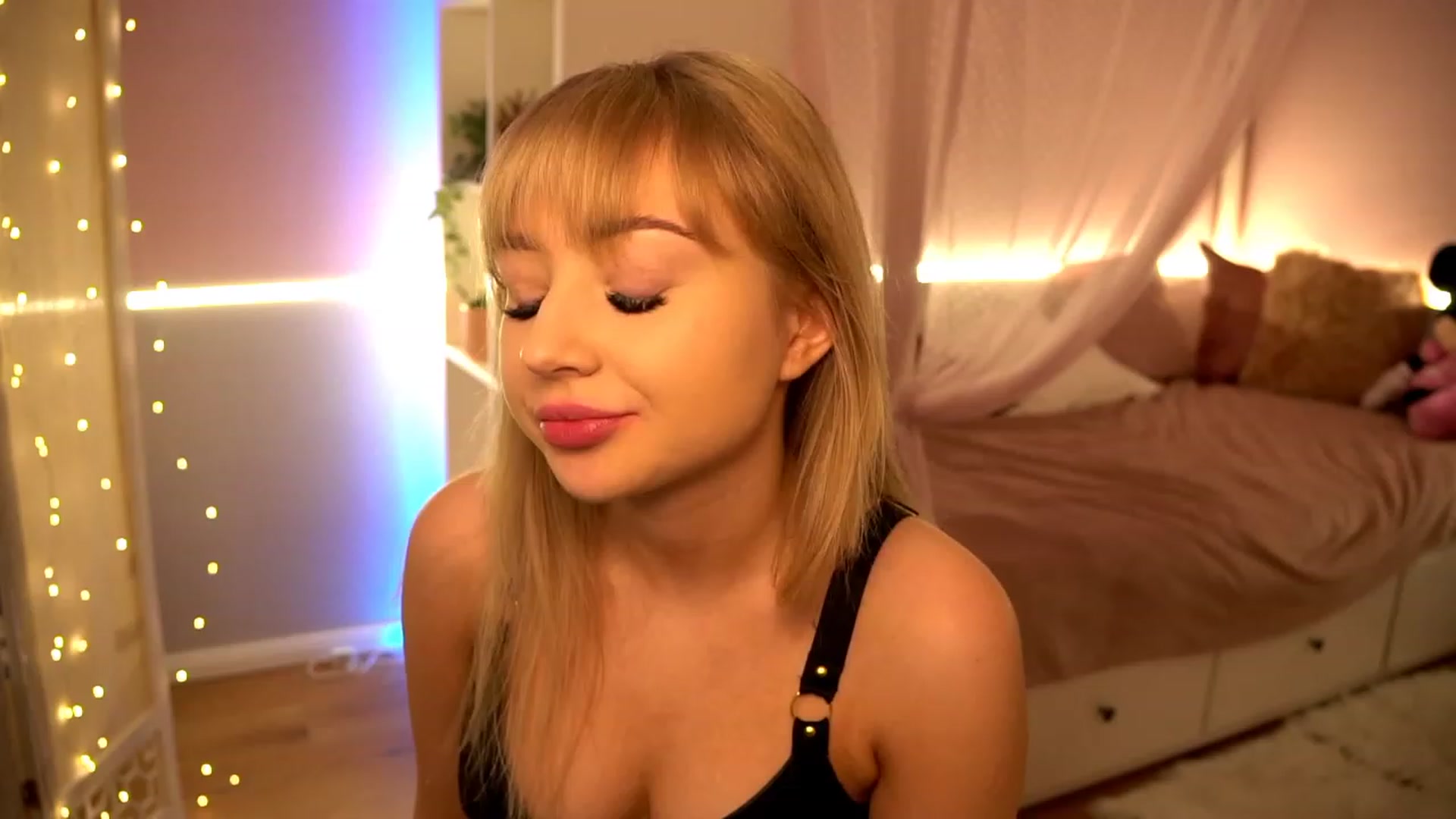 Gallery image thumbnail from Blondebbygirl's myfreecams stream on, 12/15/2022, 11:44 image 7 of 20