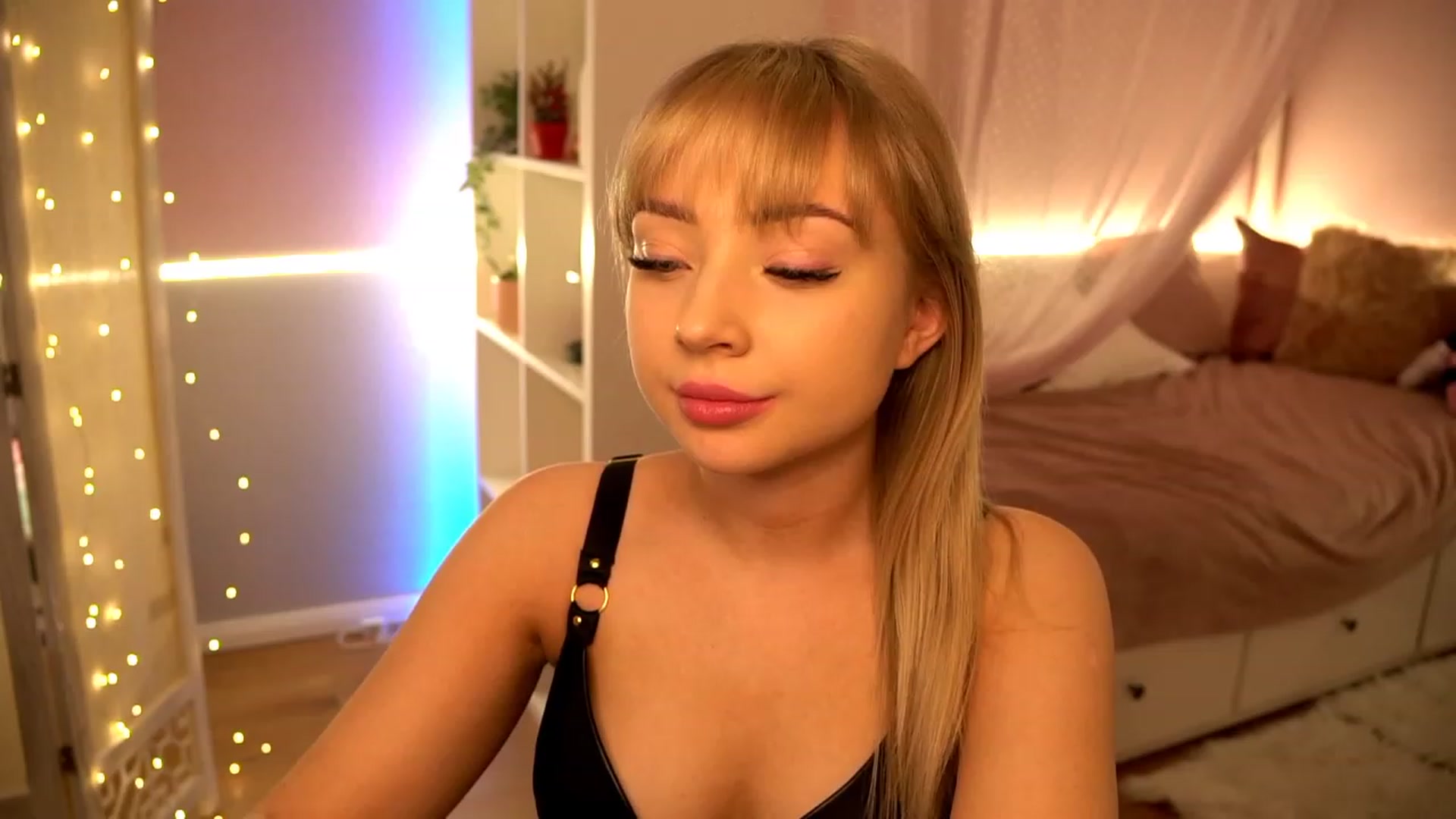 Gallery image thumbnail from Blondebbygirl's myfreecams stream on, 12/15/2022, 11:44 image 1 of 20