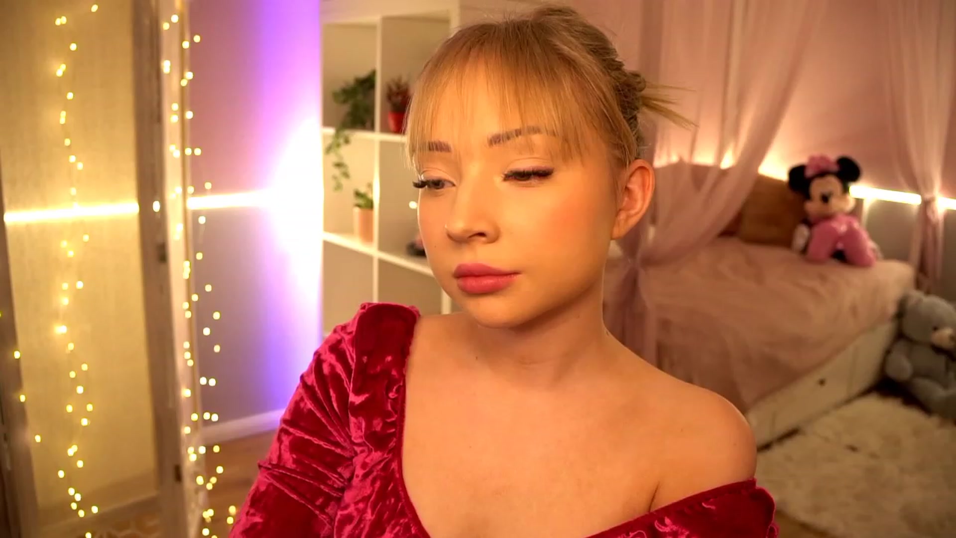 Gallery image thumbnail from Blondebbygirl's myfreecams stream on, 12/18/2022, 13:52 image 19 of 20