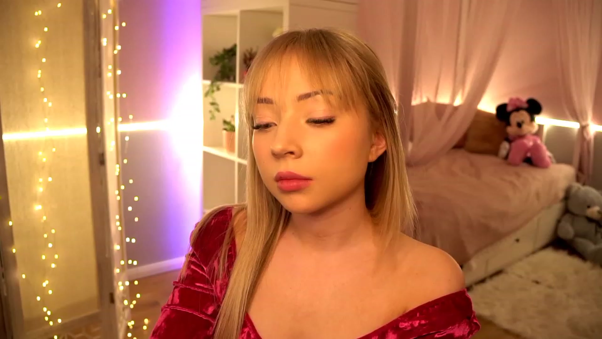 Gallery image thumbnail from Blondebbygirl's myfreecams stream on, 12/18/2022, 13:52 image 18 of 20