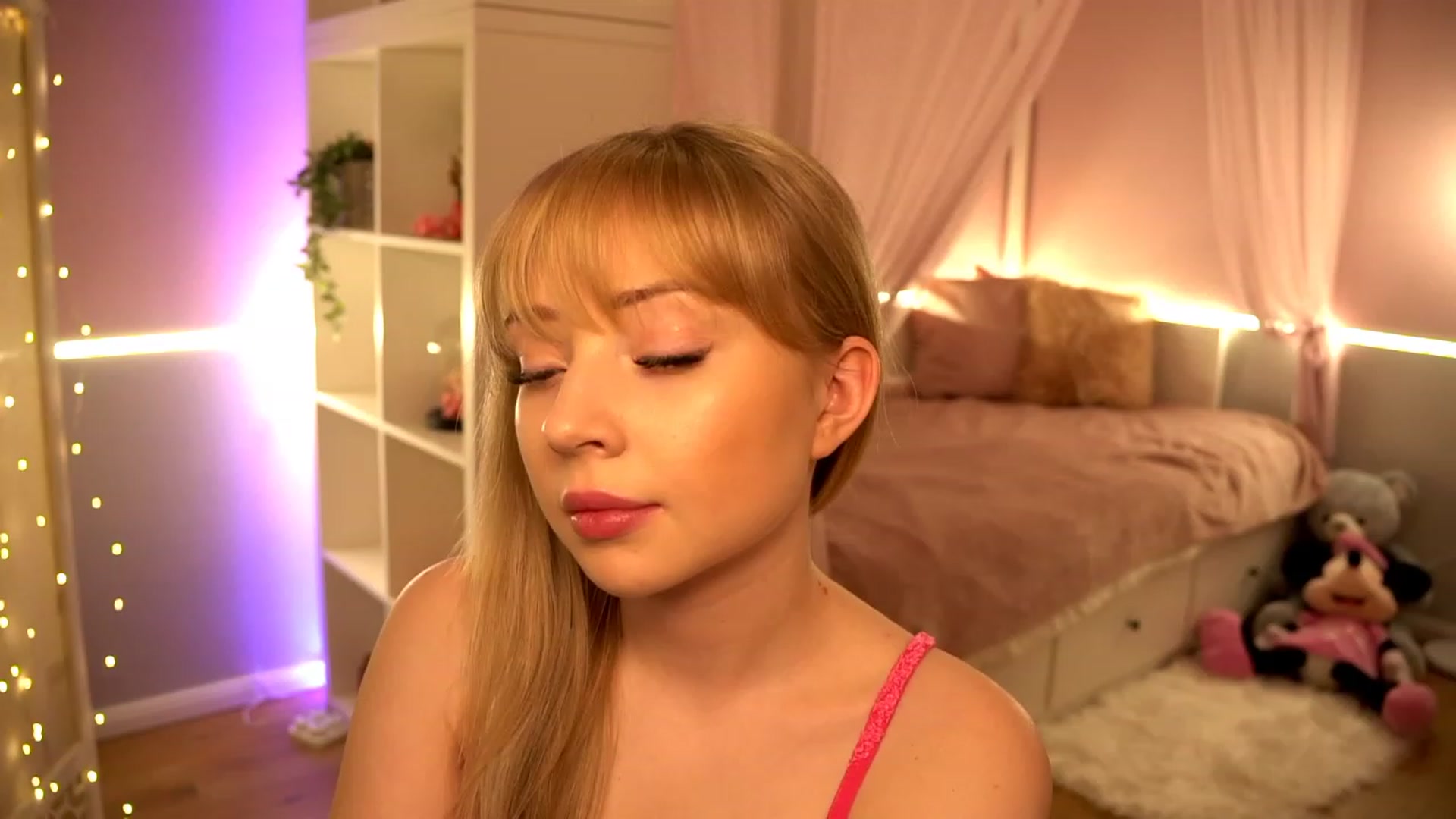 Gallery image thumbnail from Blondebbygirl's myfreecams stream on, 01/10/2023, 17:16 image 2 of 20