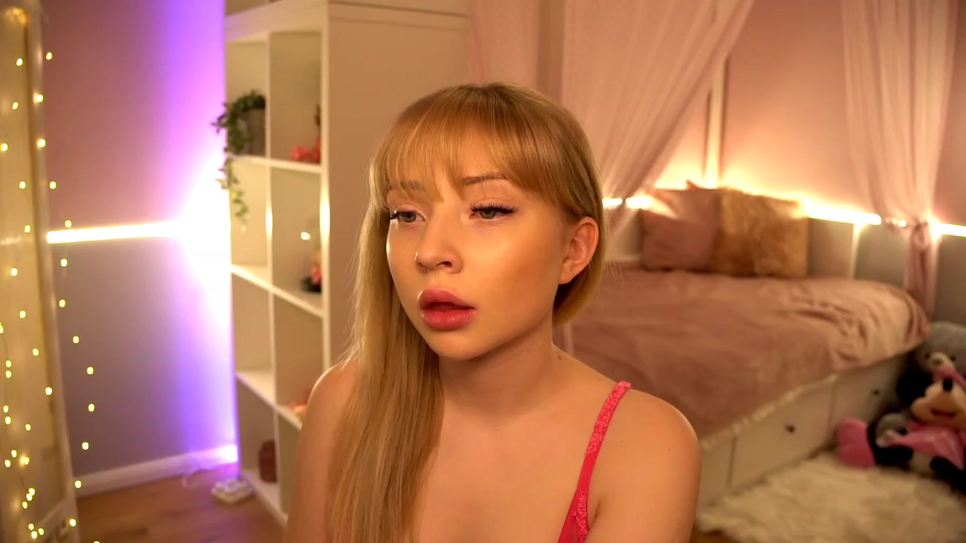 Gallery image thumbnail from Blondebbygirl's myfreecams stream on, 01/10/2023, 17:16 image 7 of 20