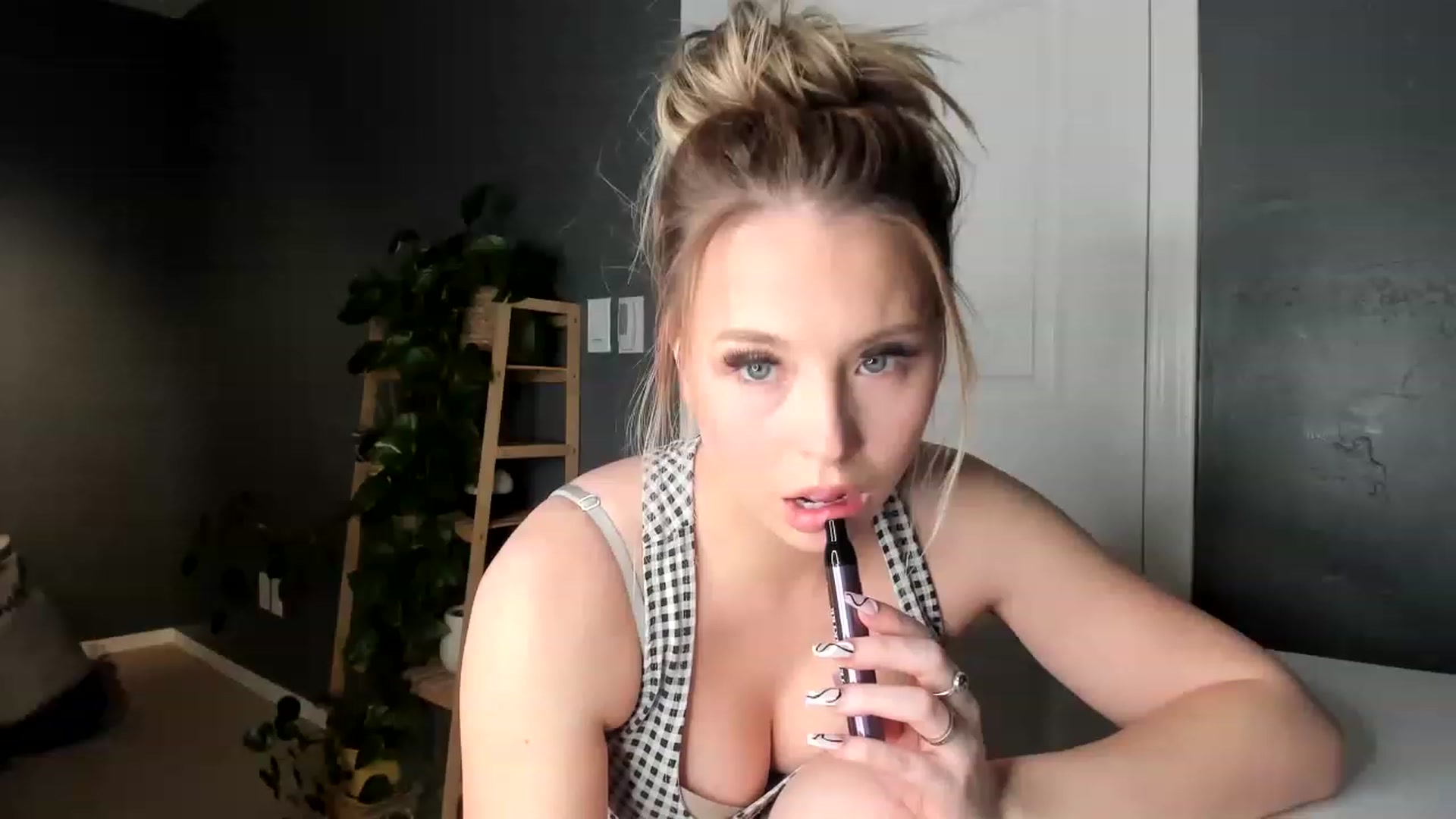 Gallery image thumbnail from Blondebootyx's myfreecams stream on, 01/27/2023, 05:12 image 6 of 20