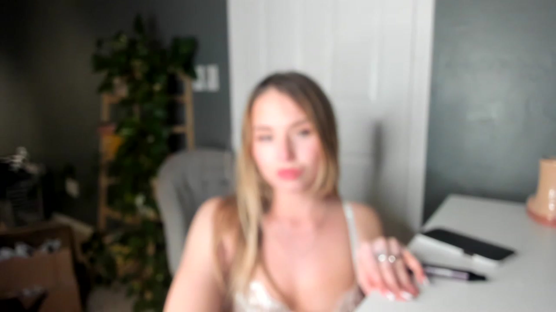 Gallery image thumbnail from Blondebootyx's myfreecams stream on, 04/09/2023, 02:27 image 11 of 20