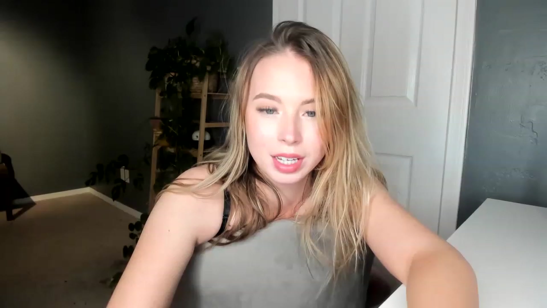 Gallery image thumbnail from Blondebootyx's myfreecams stream on, 04/26/2023, 04:11 image 9 of 20
