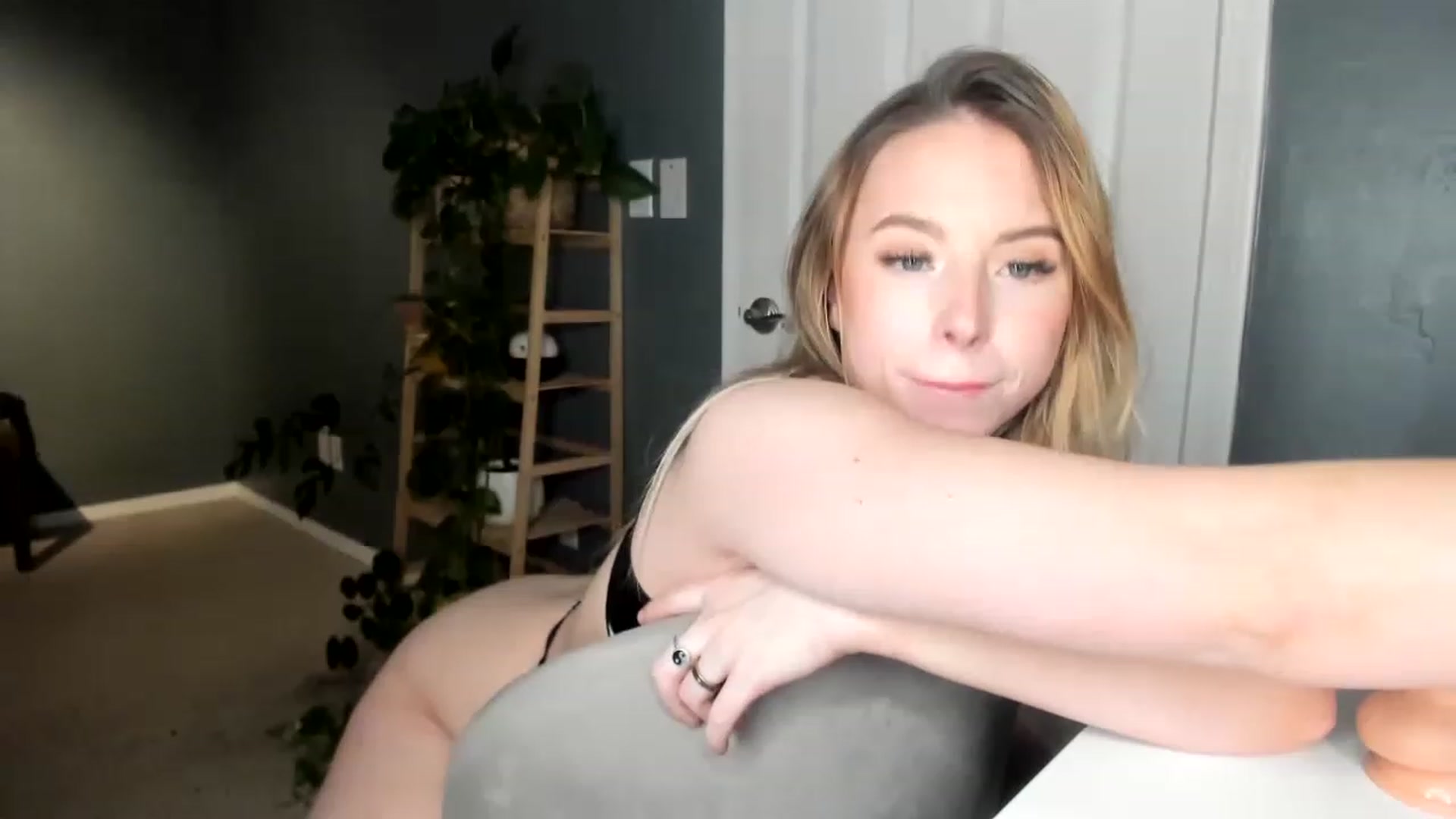 Gallery image thumbnail from Blondebootyx's myfreecams stream on, 04/26/2023, 04:11 image 14 of 20