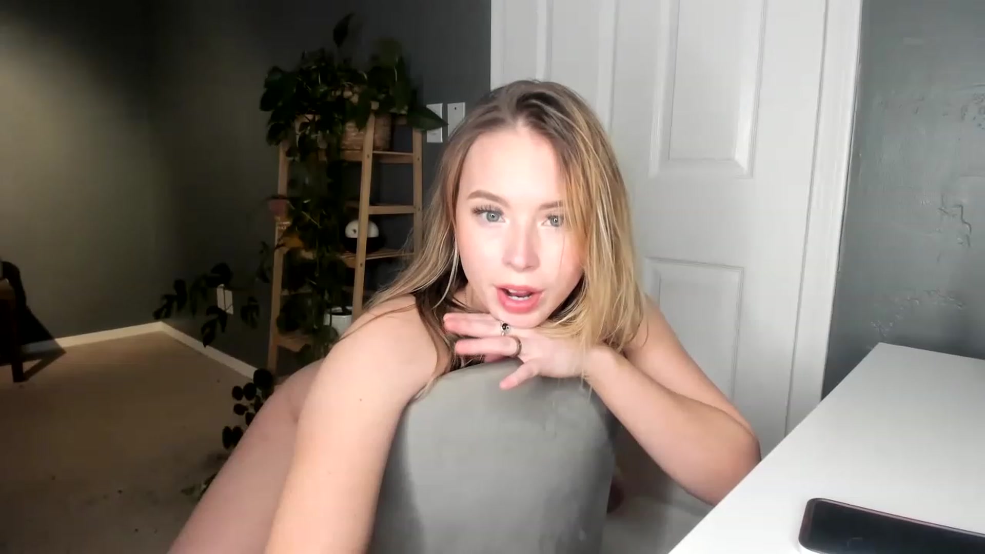 Gallery image thumbnail from Blondebootyx's myfreecams stream on, 04/26/2023, 04:11 image 12 of 20