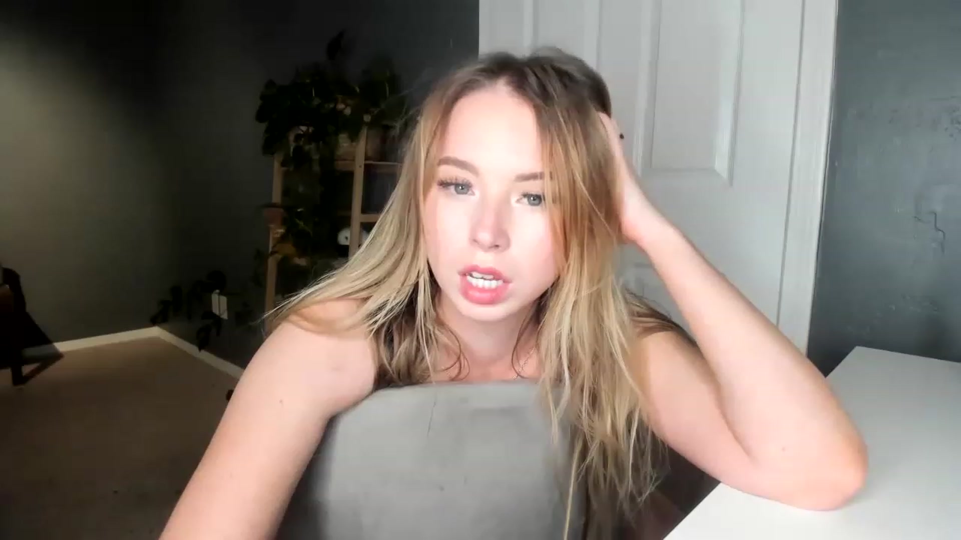 Gallery image thumbnail from Blondebootyx's myfreecams stream on, 04/26/2023, 04:11 image 4 of 20