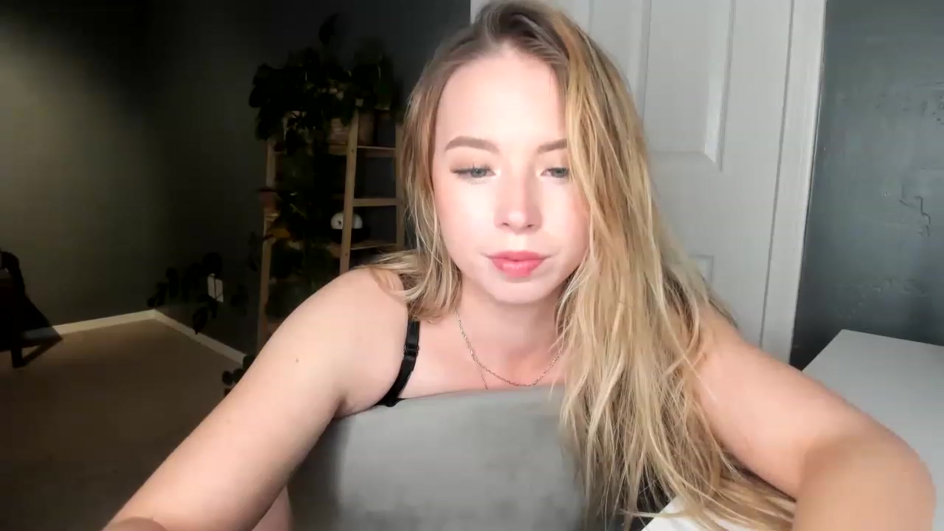 Gallery image thumbnail from Blondebootyx's myfreecams stream on, 04/26/2023, 04:11 image 13 of 20