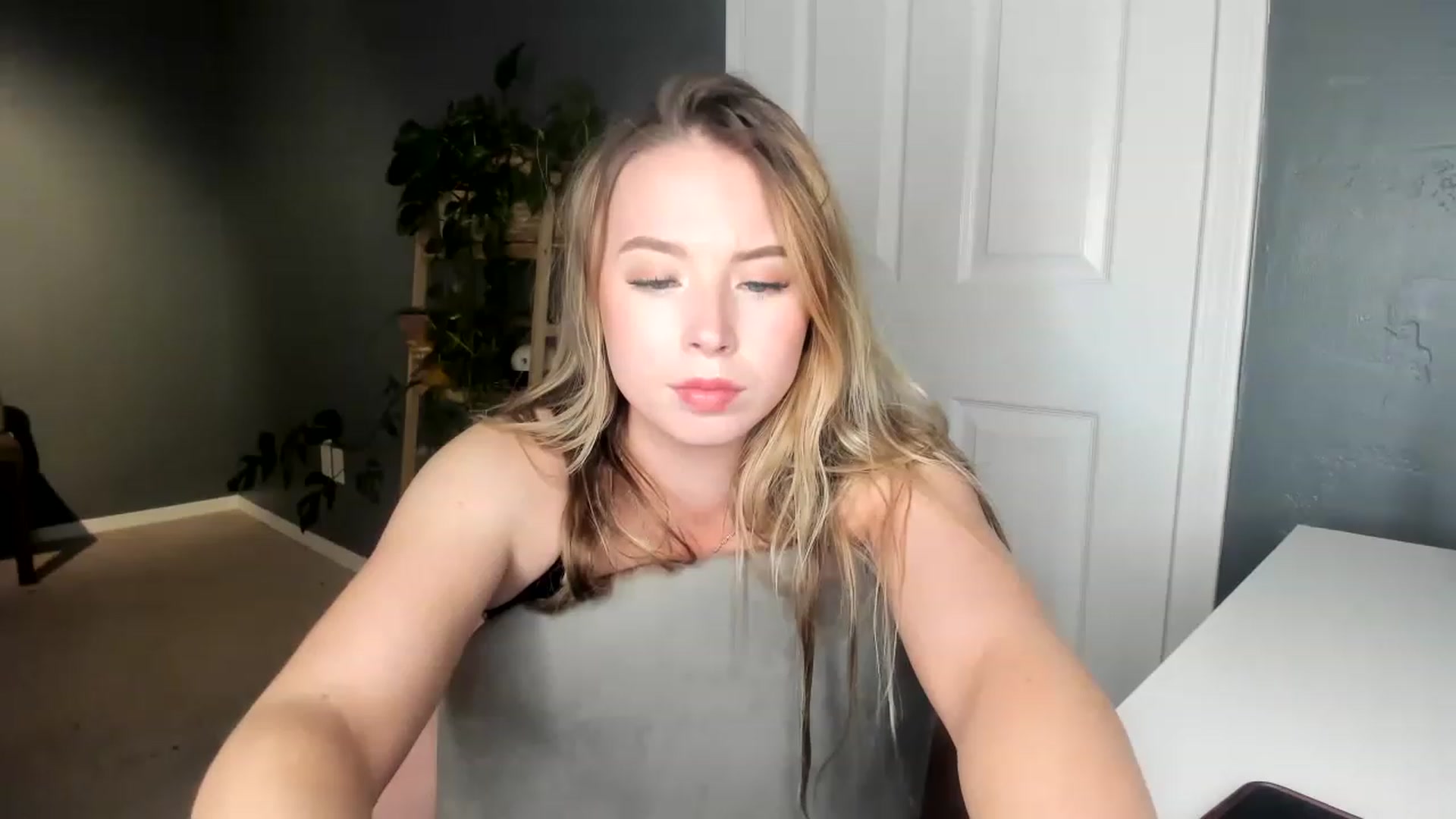 Gallery image thumbnail from Blondebootyx's myfreecams stream on, 04/26/2023, 04:11 image 6 of 20