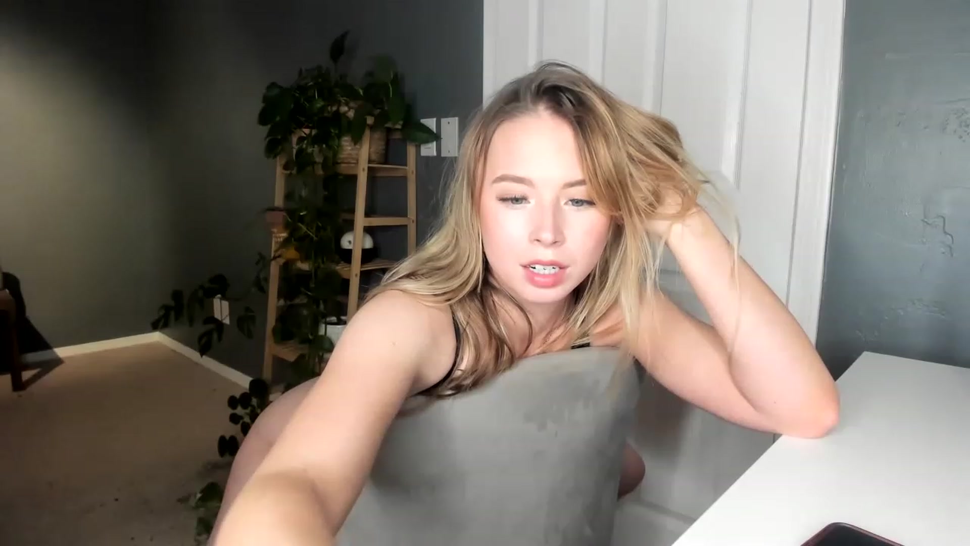 Gallery image thumbnail from Blondebootyx's myfreecams stream on, 04/26/2023, 04:11 image 8 of 20