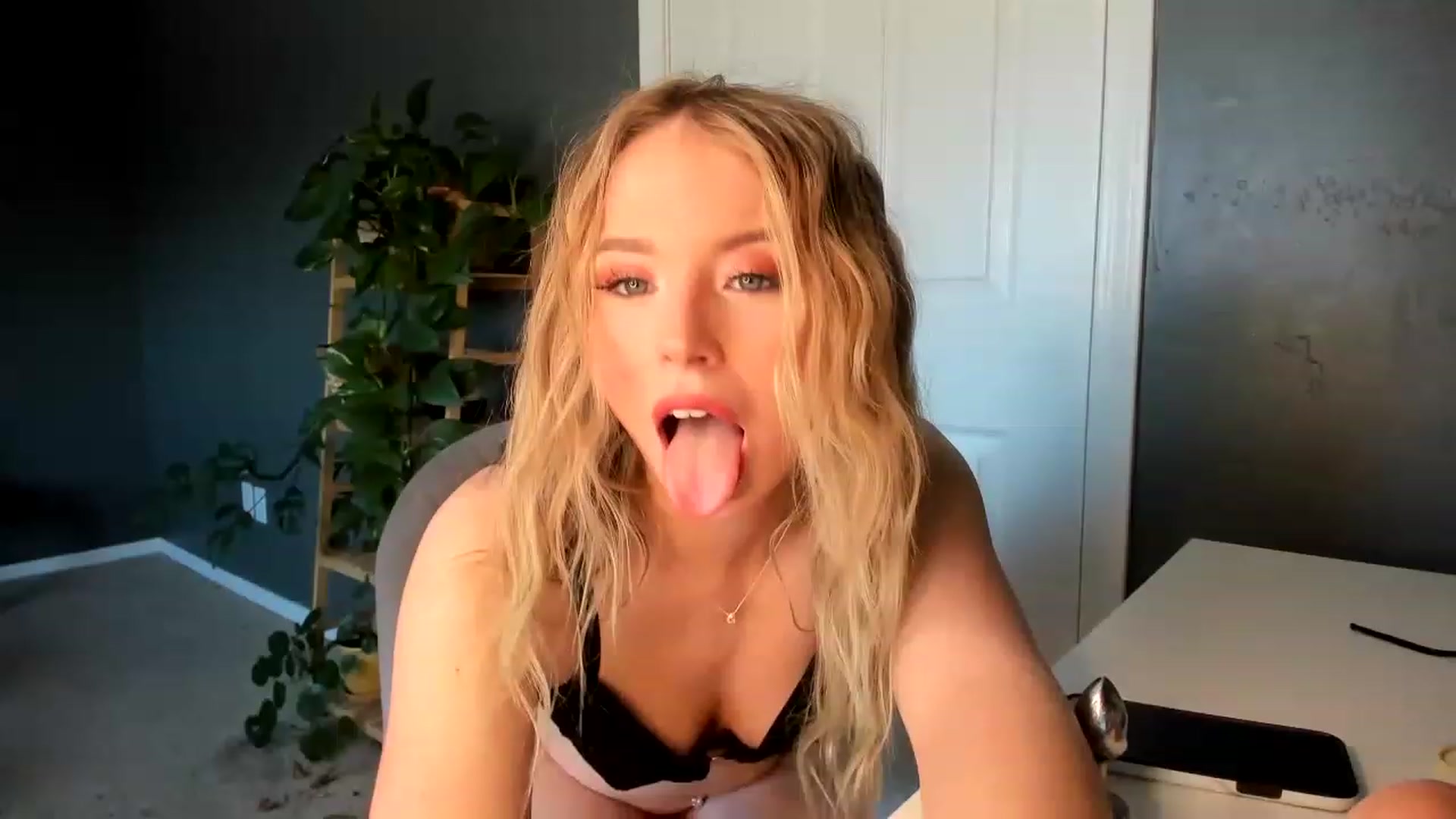Gallery image thumbnail from Blondebootyx's myfreecams stream on, 05/27/2023, 17:11 image 1 of 20