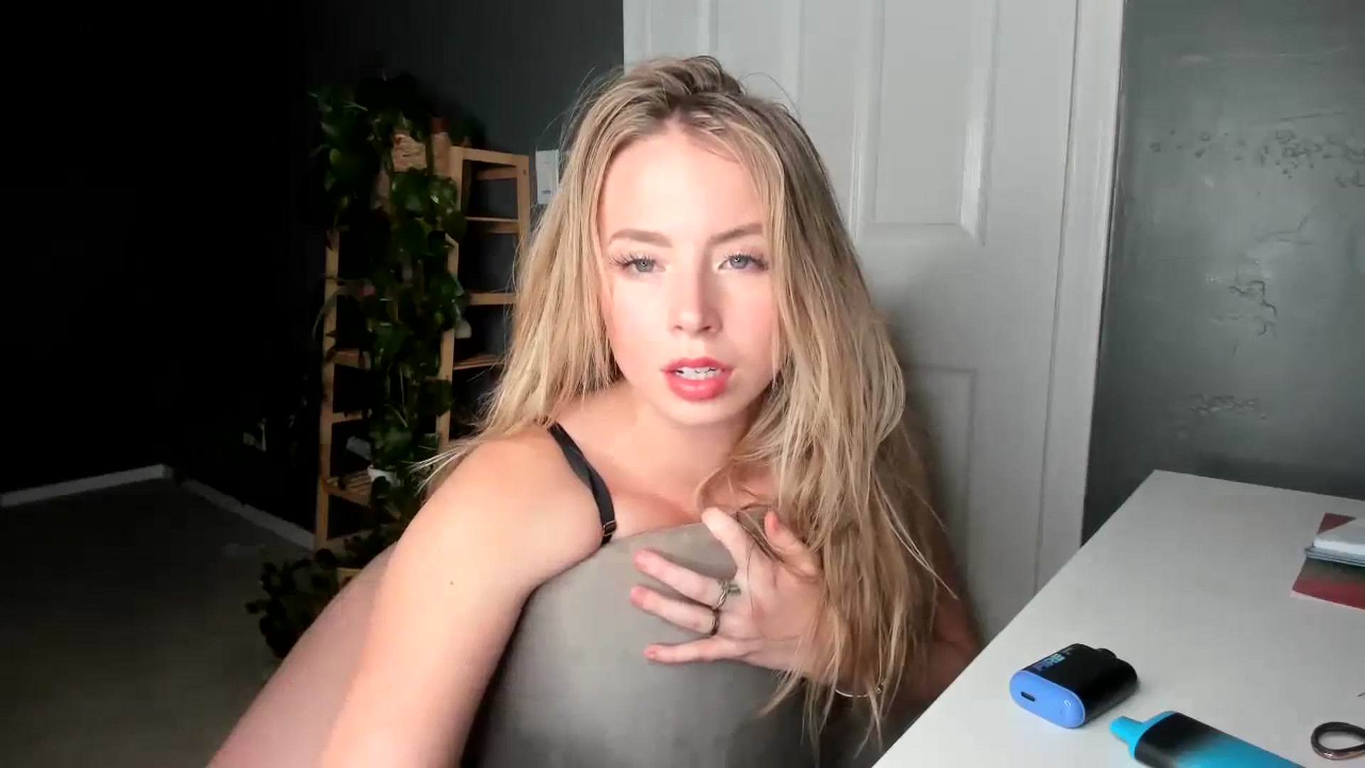 Gallery image thumbnail from Blondebootyx's myfreecams stream on, 11/16/2023, 04:13 image 10 of 20