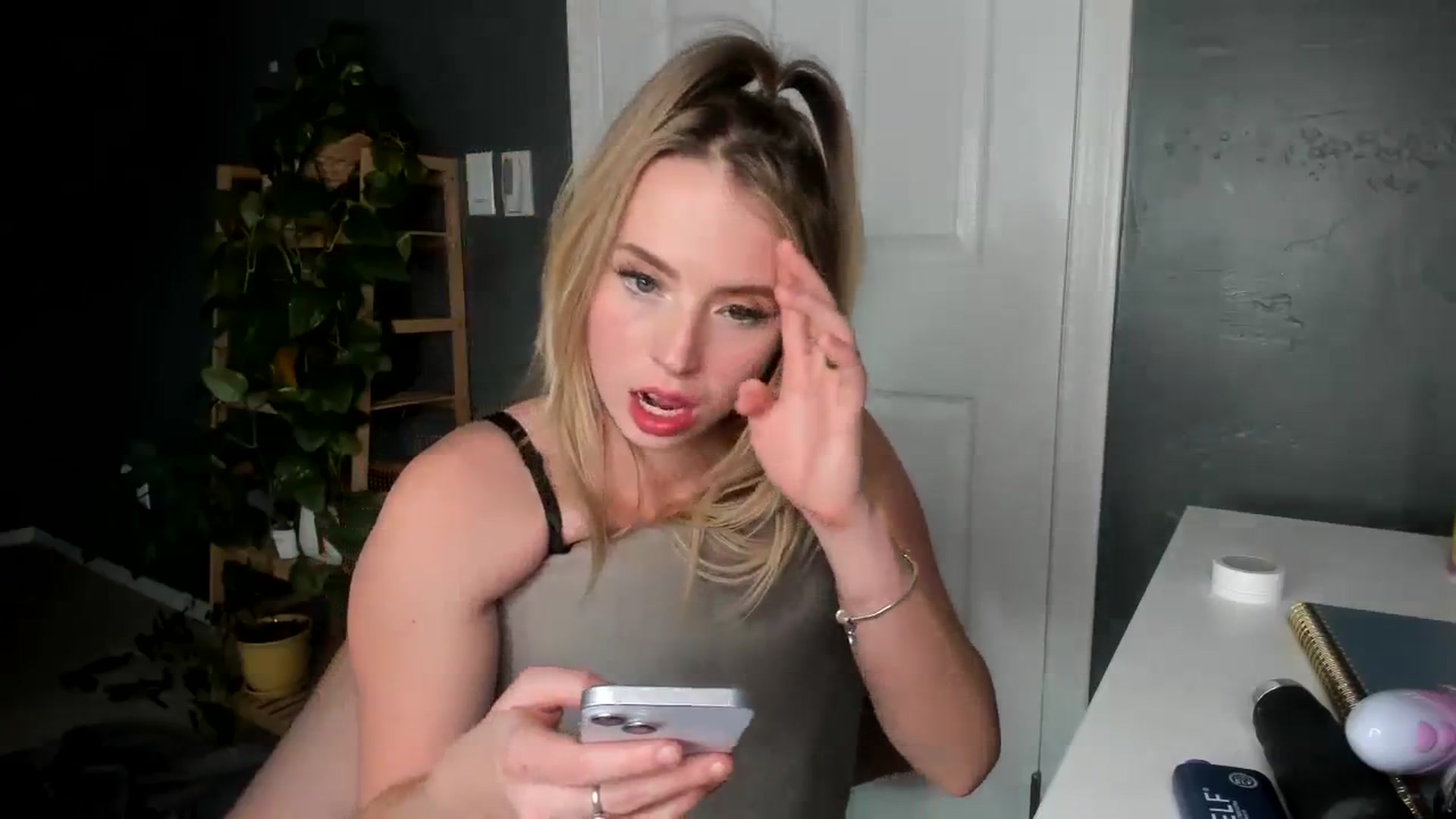 Gallery image thumbnail from Blondebootyx's myfreecams stream on, 11/29/2023, 22:15 image 15 of 20