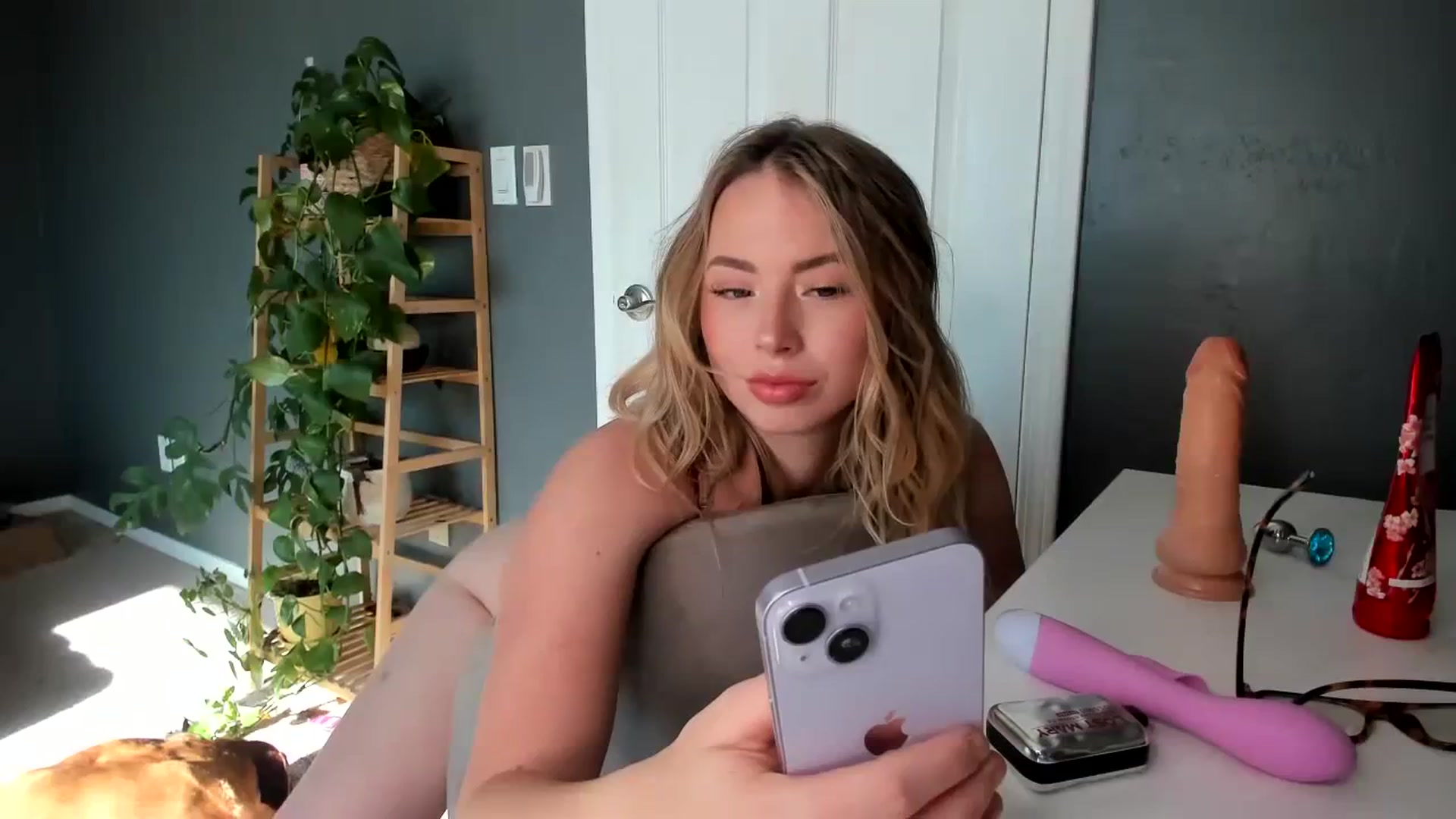 Gallery image thumbnail from Blondebootyx's myfreecams stream on, 12/02/2023, 19:25 image 6 of 20